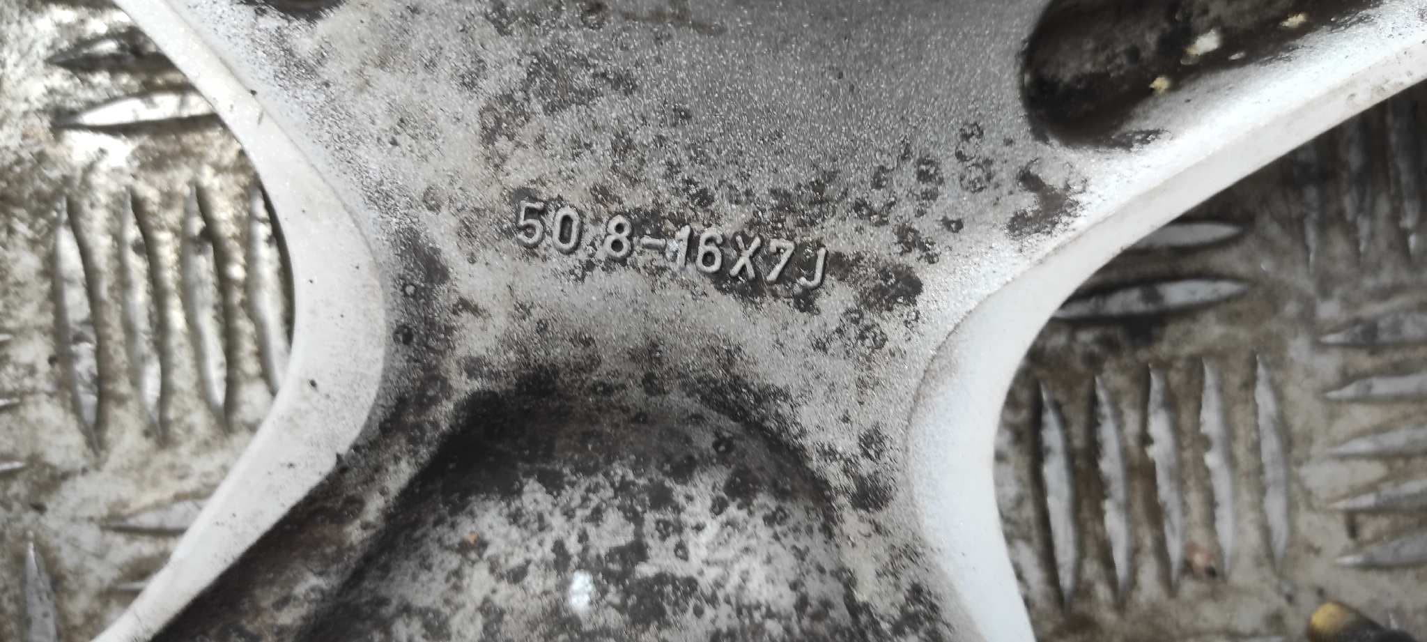 Recambio de LLANTA para CHRYSLER JEEP GR.CHEROKEE (WJ/WG) 3.1 TD Limited VM73B referencia OEM IAM    - BLANCO 3