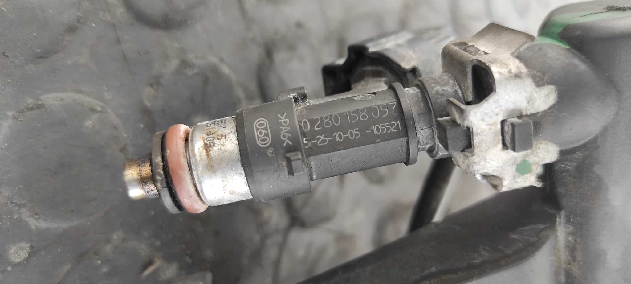 Recambio de RAMPA INYECTORA para PEUGEOT 307 CC (S1) 1.6 16V CAT NFUTU5JP4 referencia OEM IAM 9650764780   - AZUL 6