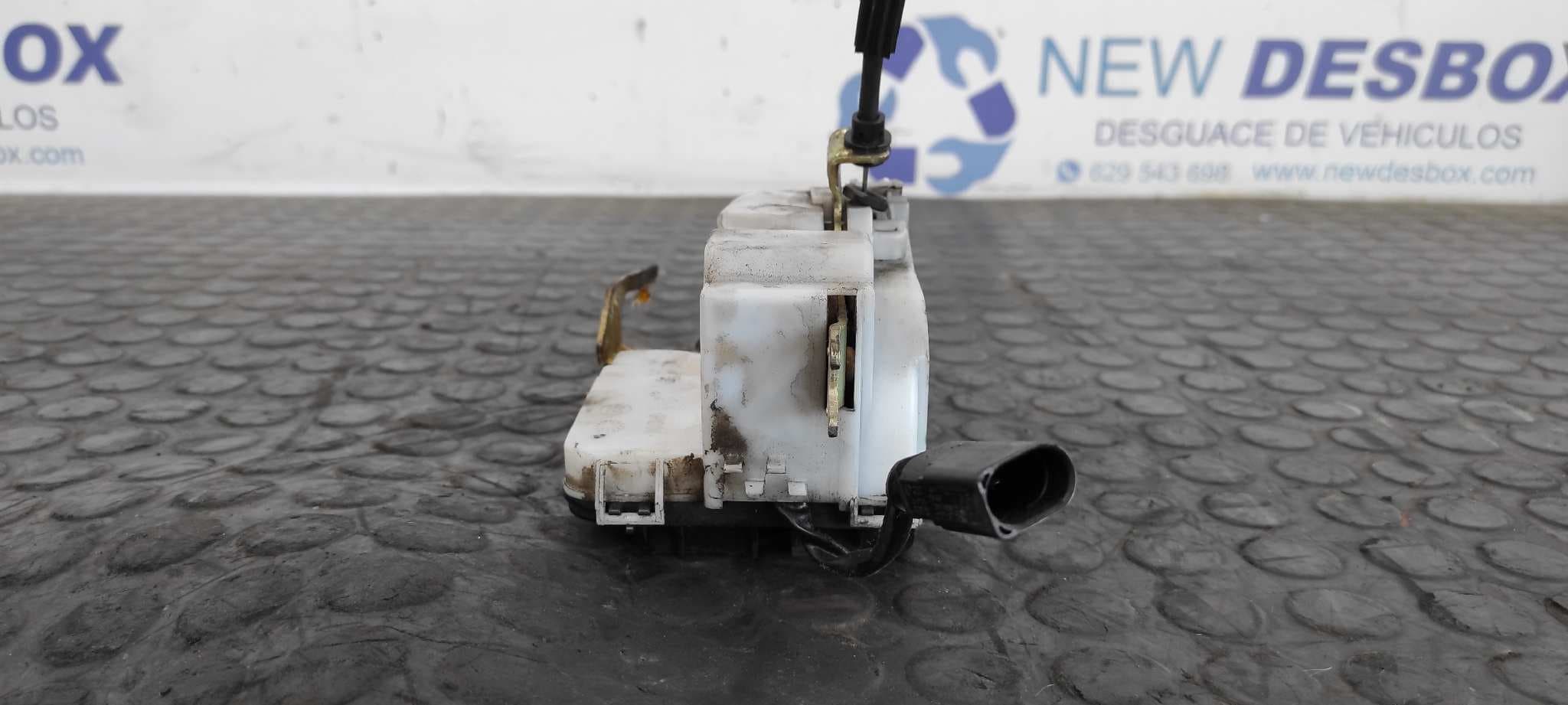Recambio de CERRADURA PUERTA DELANTERA DERECHA para SEAT IBIZA (6K1) 1.9 SDI AQM referencia OEM IAM 6K4837016D   - GRIS 4