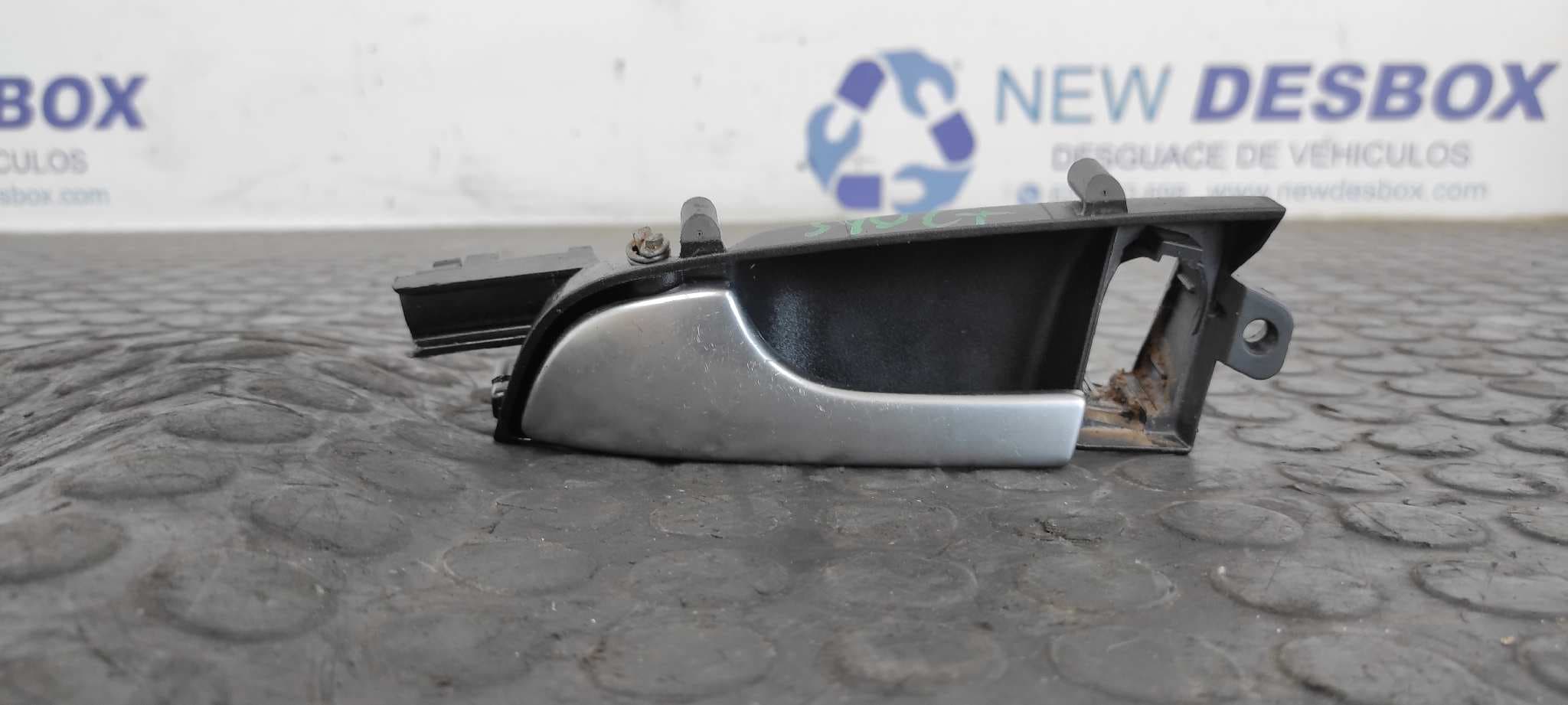 Recambio de MANETA INTERIOR DELANTERA IZQUIERDA para AUDI A3 (8P) 2.0 TDI Ambiente BKD referencia OEM IAM 8P3867019   - NEGRO