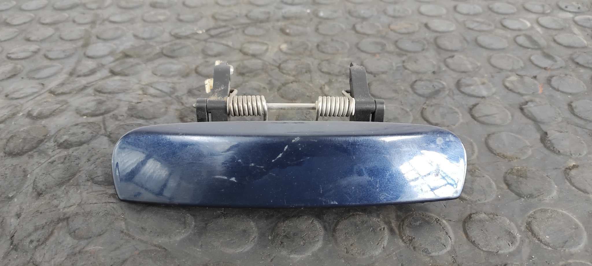 Recambio de MANETA TRASERA DERECHA para AUDI A3 SPORTBACK (8P) 2.0 TDI BKD referencia OEM IAM 8E0839207   - BLANCO