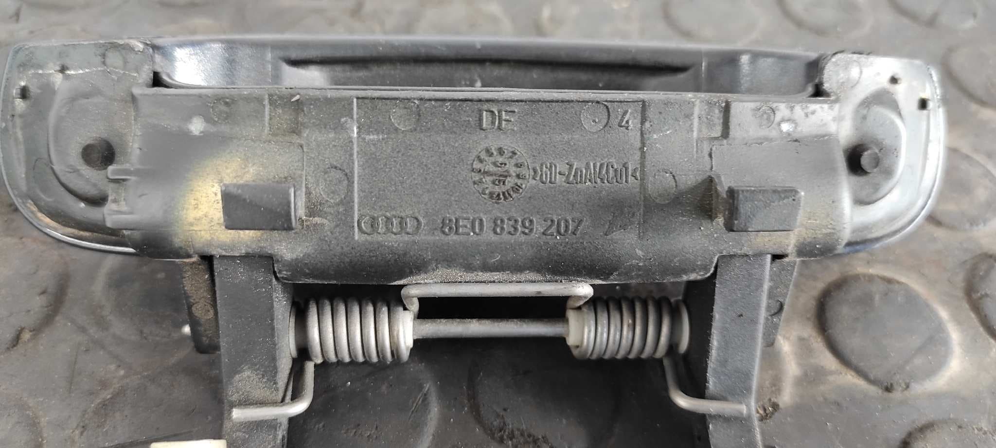 Recambio de MANETA TRASERA DERECHA para AUDI A3 SPORTBACK (8P) 2.0 TDI BKD referencia OEM IAM 8E0839207   - BLANCO 2