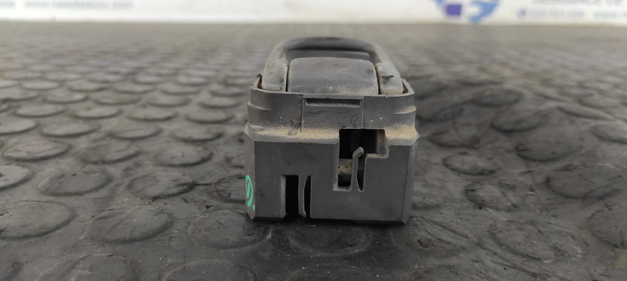 Recambio de MANETA TRASERA DERECHA para NISSAN PICK-UP (D22) referencia OEM IAM 3