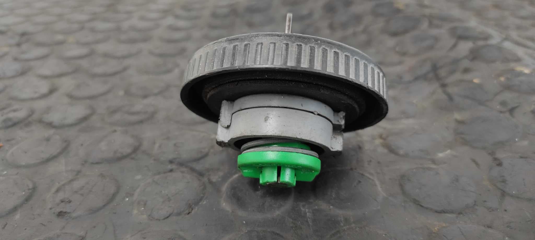 Recambio de TAPON COMBUSTIBLE para RENAULT TRAFIC (DESDE 5.89) 2.1 Diesel J8S referencia OEM IAM    - BLANCO 4