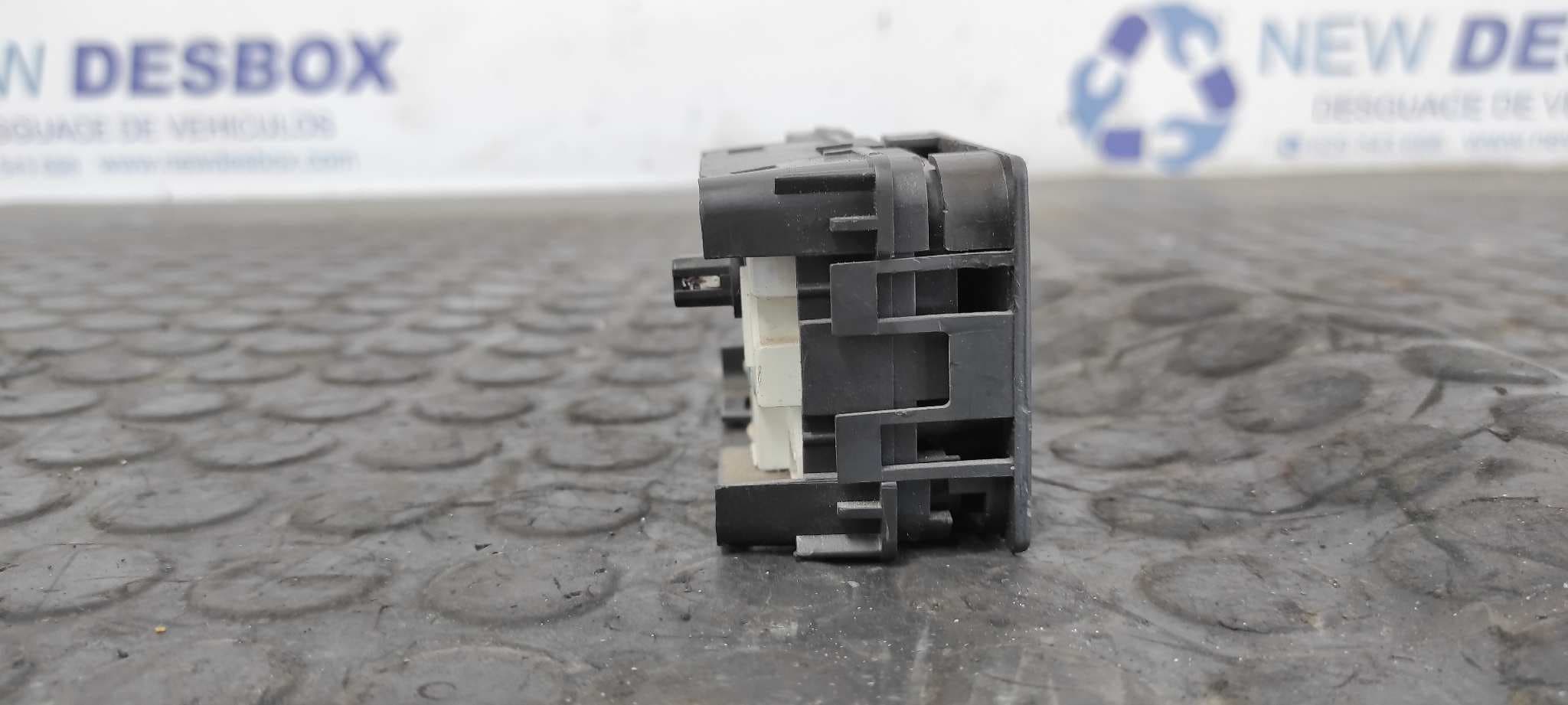Recambio de PANTALLA MULTIFUNCION para LAND ROVER DISCOVERY (SALLJG/LJ) TDi (5-ptas.) 21L        referencia OEM IAM 30315815   - VERDE 6