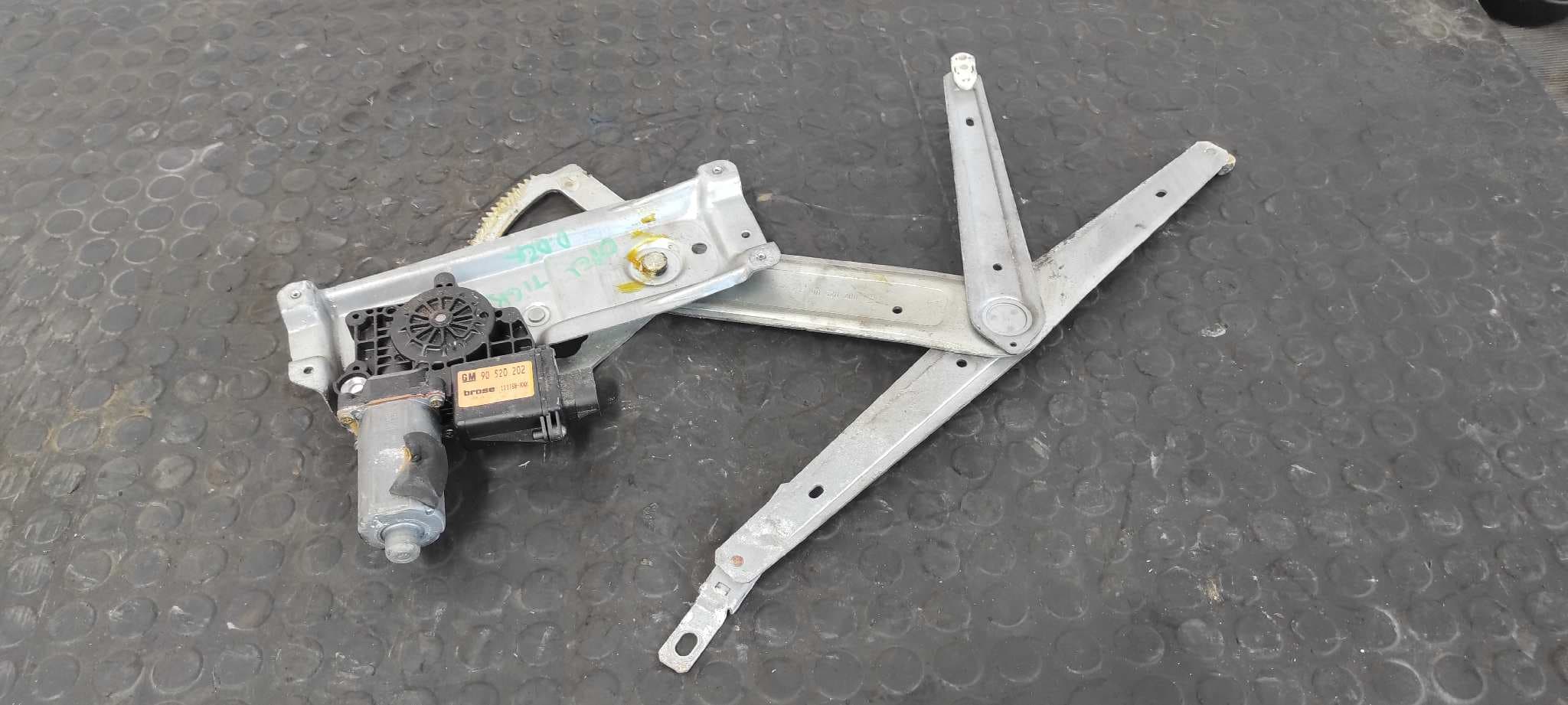 Recambio de ELEVALUNAS DELANTERO DERECHO para OPEL TIGRA 1.4 referencia OEM IAM 90520200