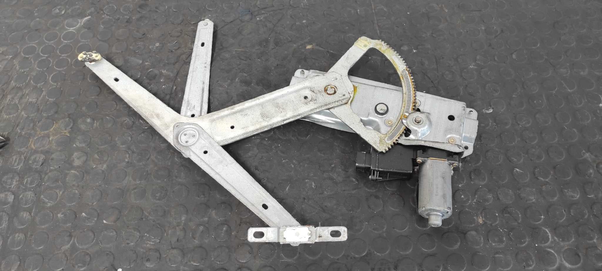 Recambio de ELEVALUNAS DELANTERO DERECHO para OPEL TIGRA 1.4 referencia OEM IAM 90520200 4