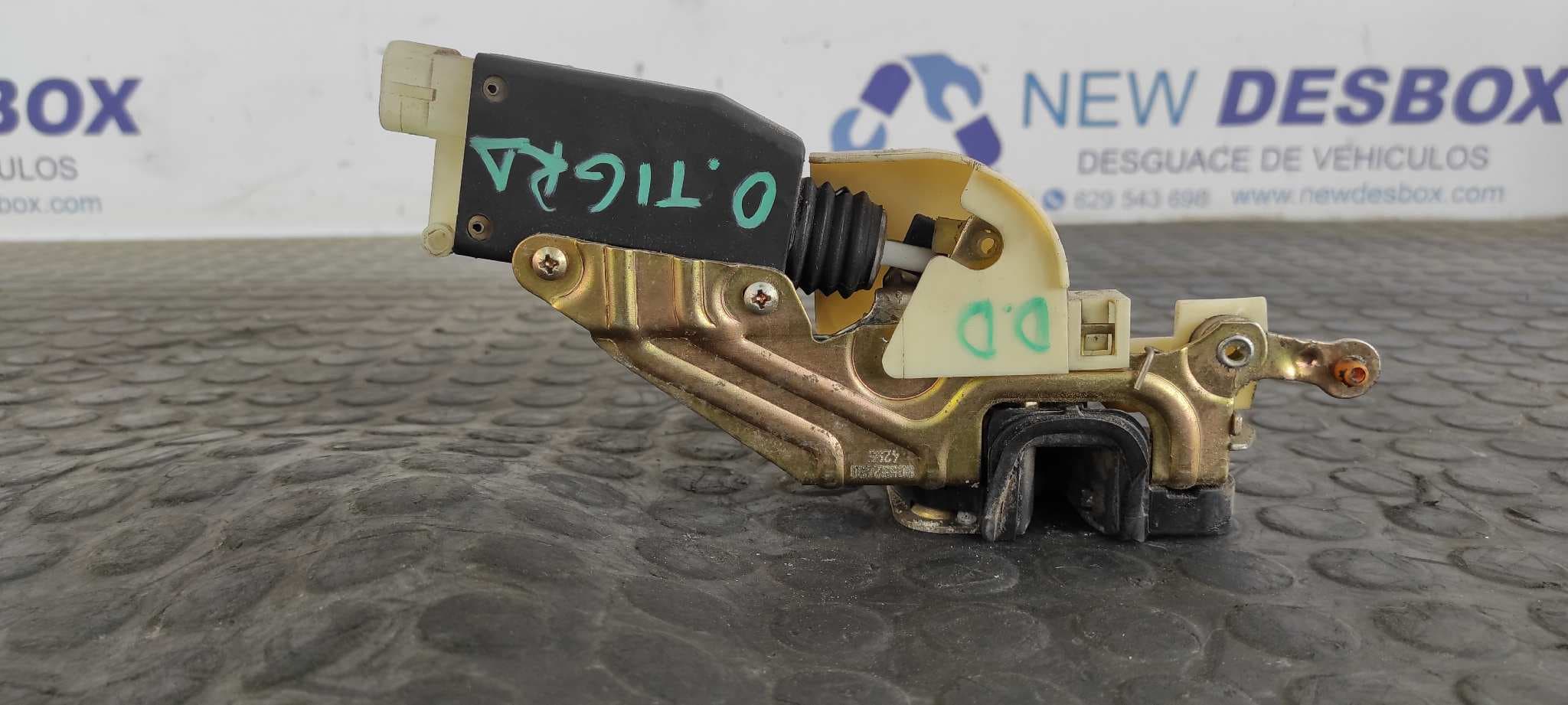 Recambio de CERRADURA PUERTA DELANTERA DERECHA para OPEL TIGRA 1.4 referencia OEM IAM 90493702 3