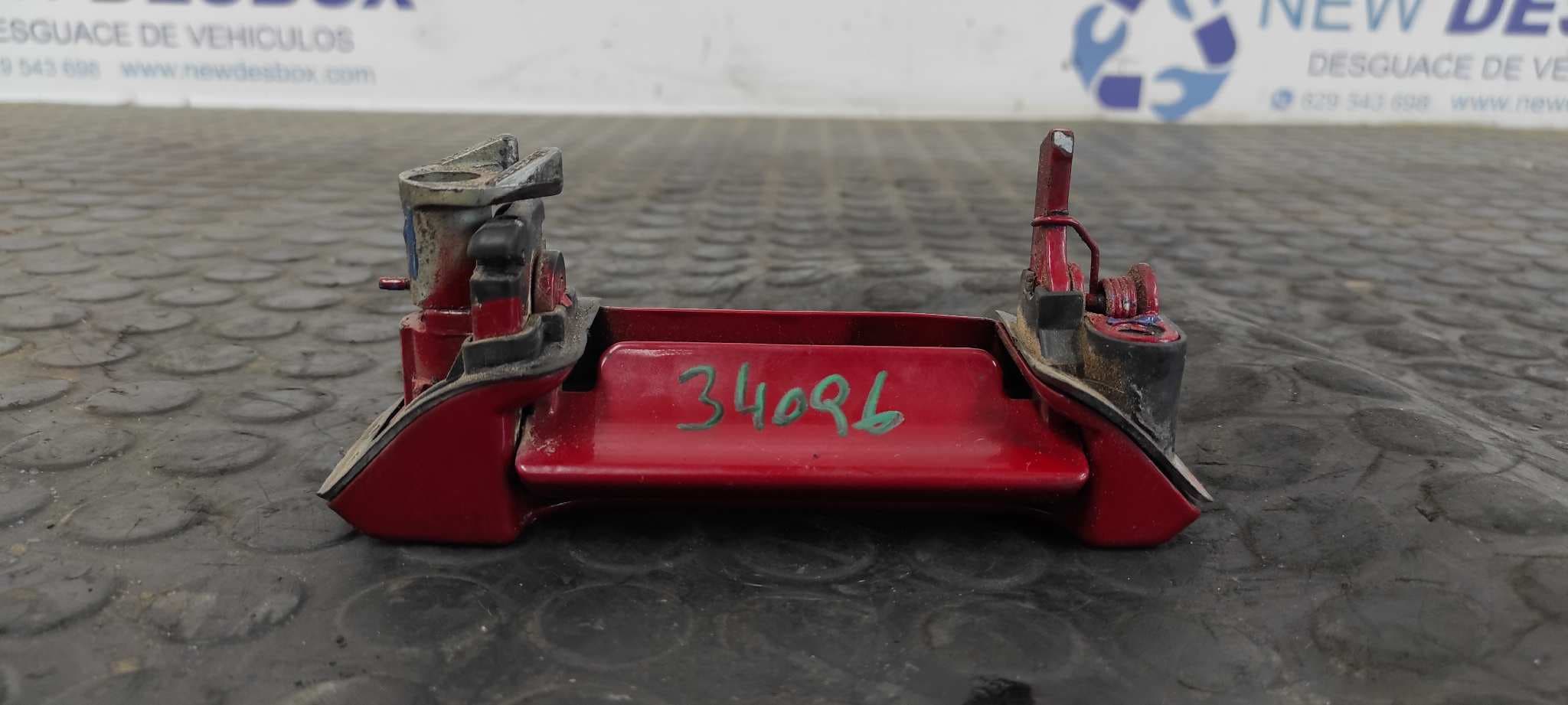 Recambio de MANETA  PUERTA CORREDERA DERECHA para VOLKSWAGEN T4 TRANSPORTER/FURGONETA (MOD. 1991) 1.9 Diesel (1X) 1X referencia OEM IAM 721843704   - ROJO 2