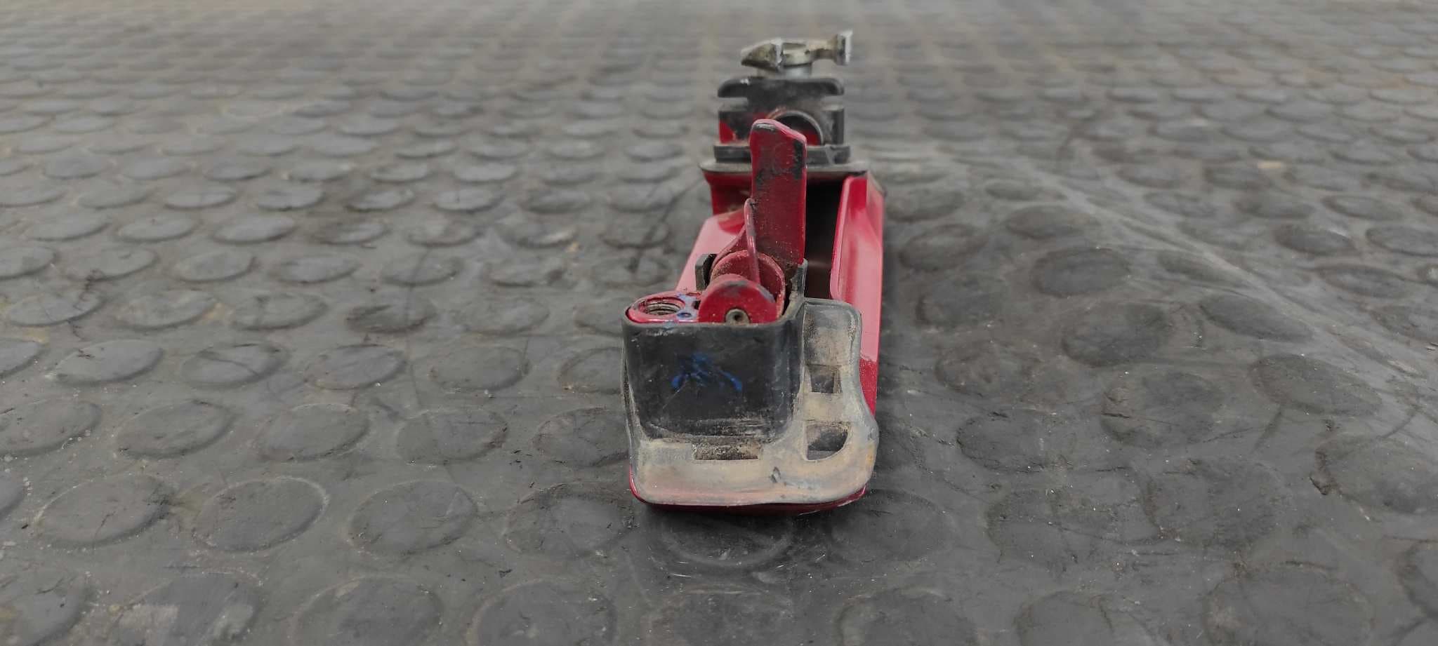 Recambio de MANETA  PUERTA CORREDERA DERECHA para VOLKSWAGEN T4 TRANSPORTER/FURGONETA (MOD. 1991) 1.9 Diesel (1X) 1X referencia OEM IAM 721843704   - ROJO 3