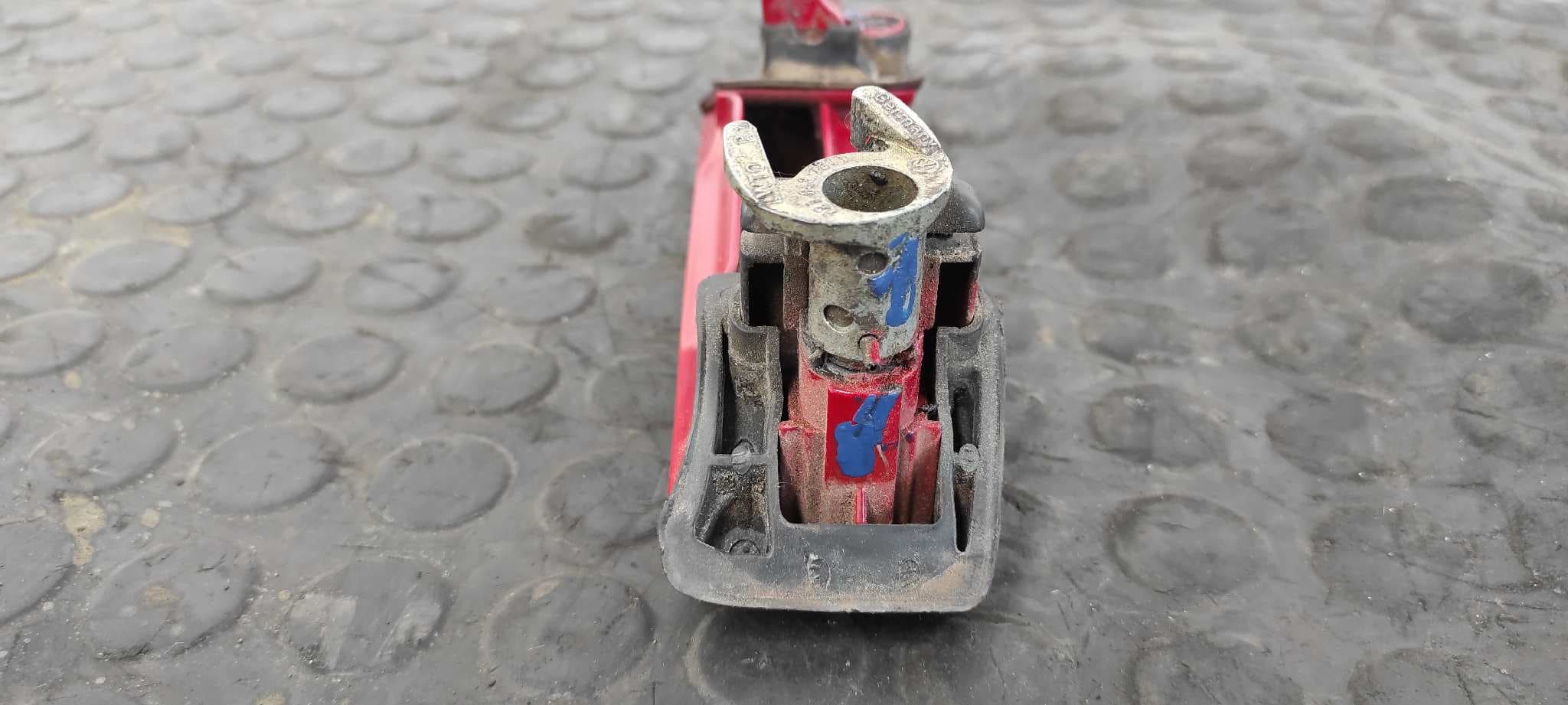 Recambio de MANETA  PUERTA CORREDERA DERECHA para VOLKSWAGEN T4 TRANSPORTER/FURGONETA (MOD. 1991) 1.9 Diesel (1X) 1X referencia OEM IAM 721843704   - ROJO 5