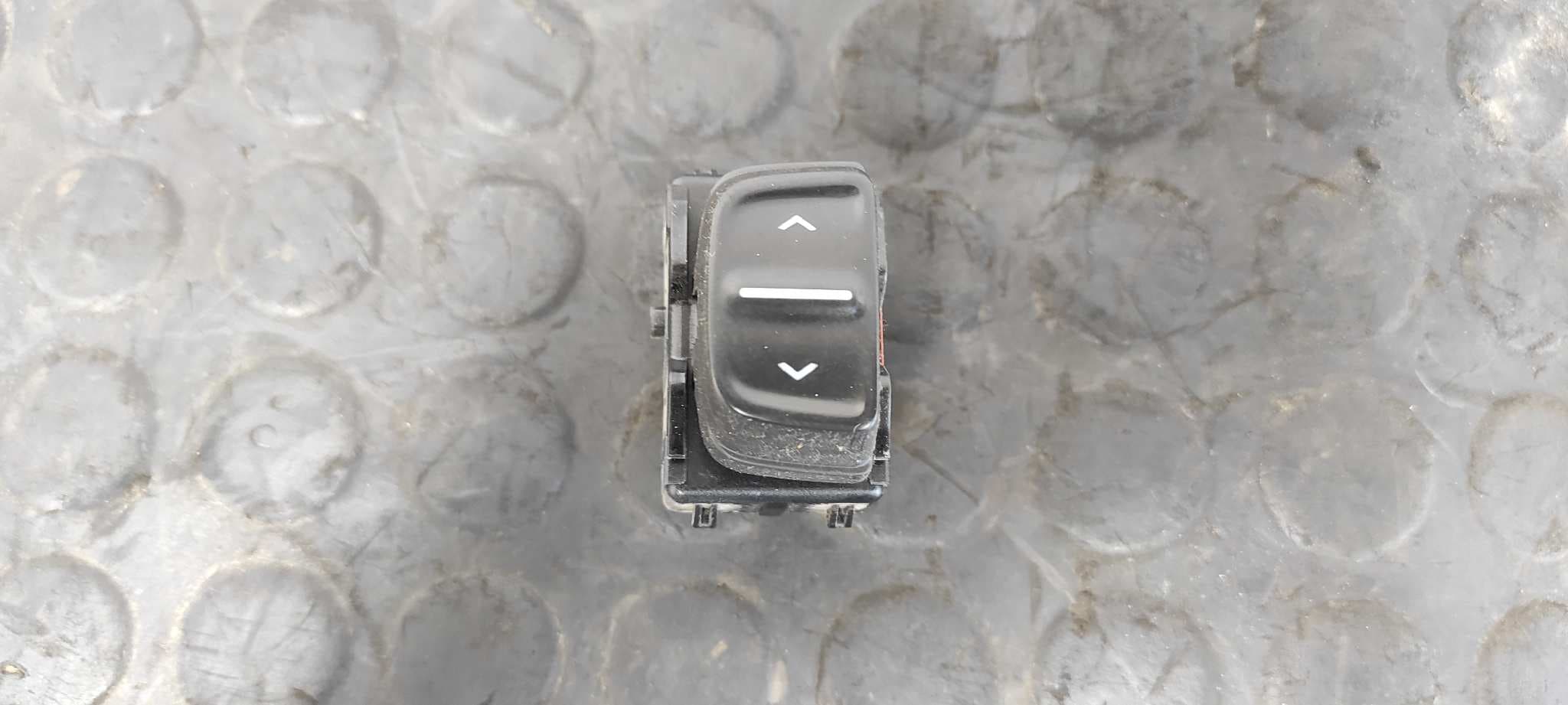 Recambio de MANDO ELEVALUNAS DELANTERO DERECHO para DACIA SANDERO Stepway K9K612 referencia OEM IAM 254214937R   - AZUL