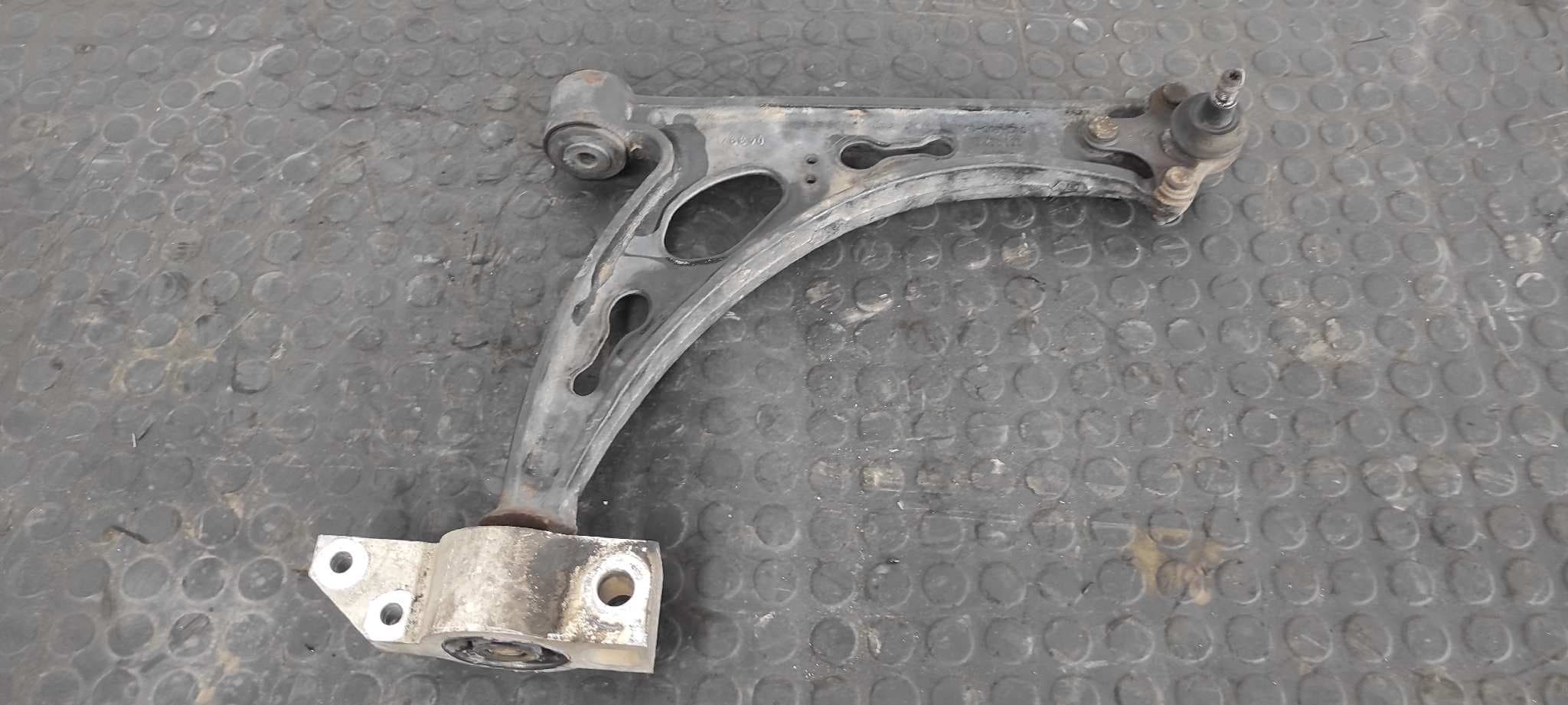 Recambio de BRAZO DERECHO INFERIOR DELANTERO para AUDI A3 (8P) 2.0 TDI Ambiente BKD referencia OEM IAM 1K0407153G   - NEGRO