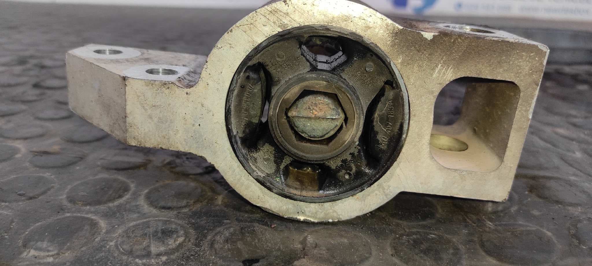 Recambio de BRAZO DERECHO INFERIOR DELANTERO para AUDI A3 (8P) 2.0 TDI Ambiente BKD referencia OEM IAM 1K0407153G   - NEGRO 4