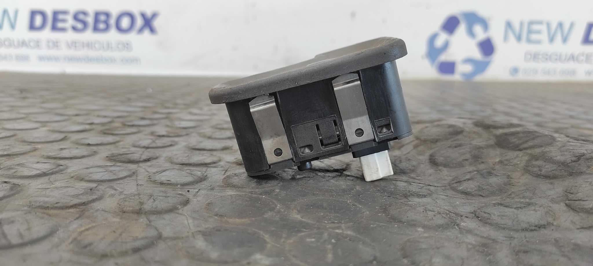 Recambio de MANDO ELEVALUNAS TRASERO IZQUIERDO para ALFA ROMEO 147 (190) 1.9 JTD 100 Limited Edition 182B9000 referencia OEM IAM 735263169   - NEGRO 5