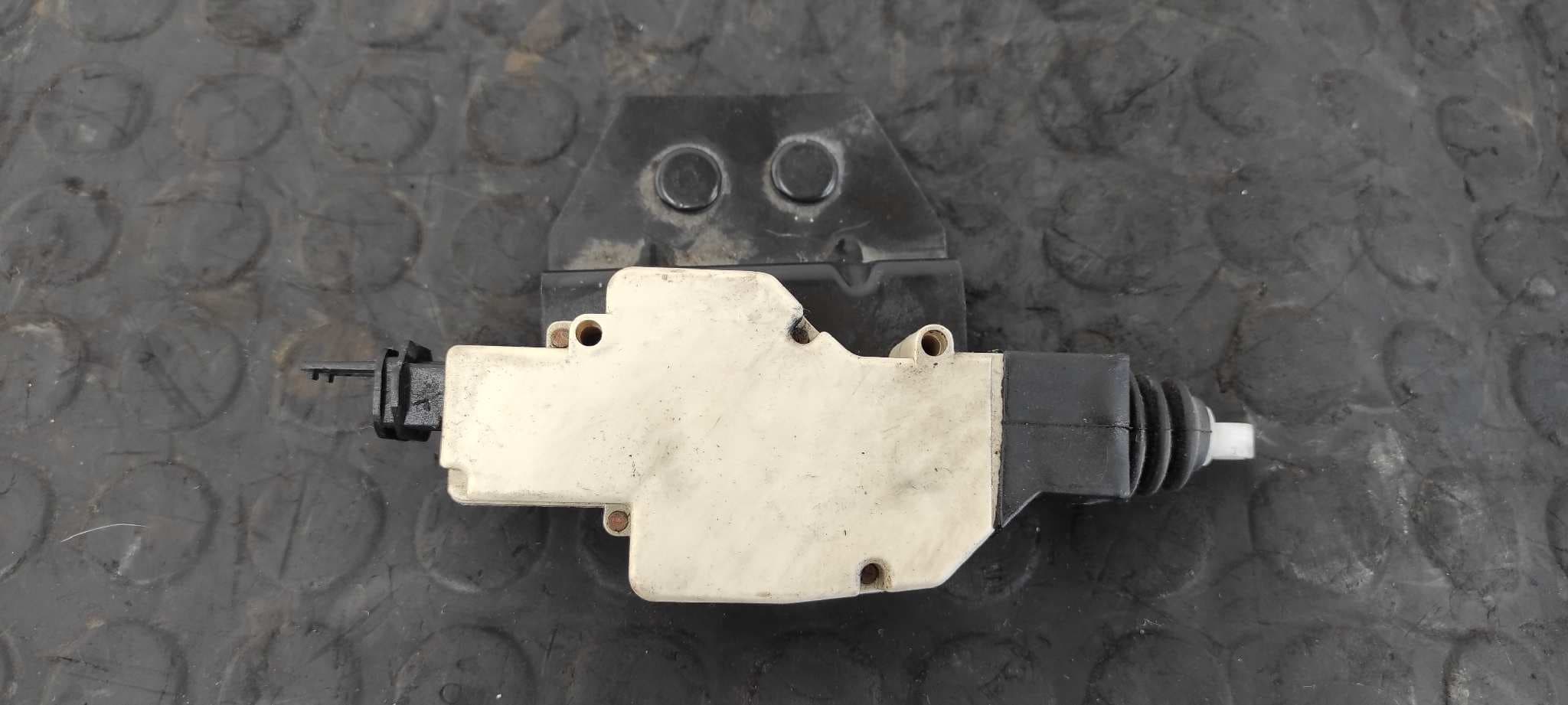 Recambio de CERRADURA PUERTA TRASERA DERECHA para FIAT DUCATO COMBI (DESDE 03.94) 1.9 Turbodiesel DHX referencia OEM IAM    - VERDE