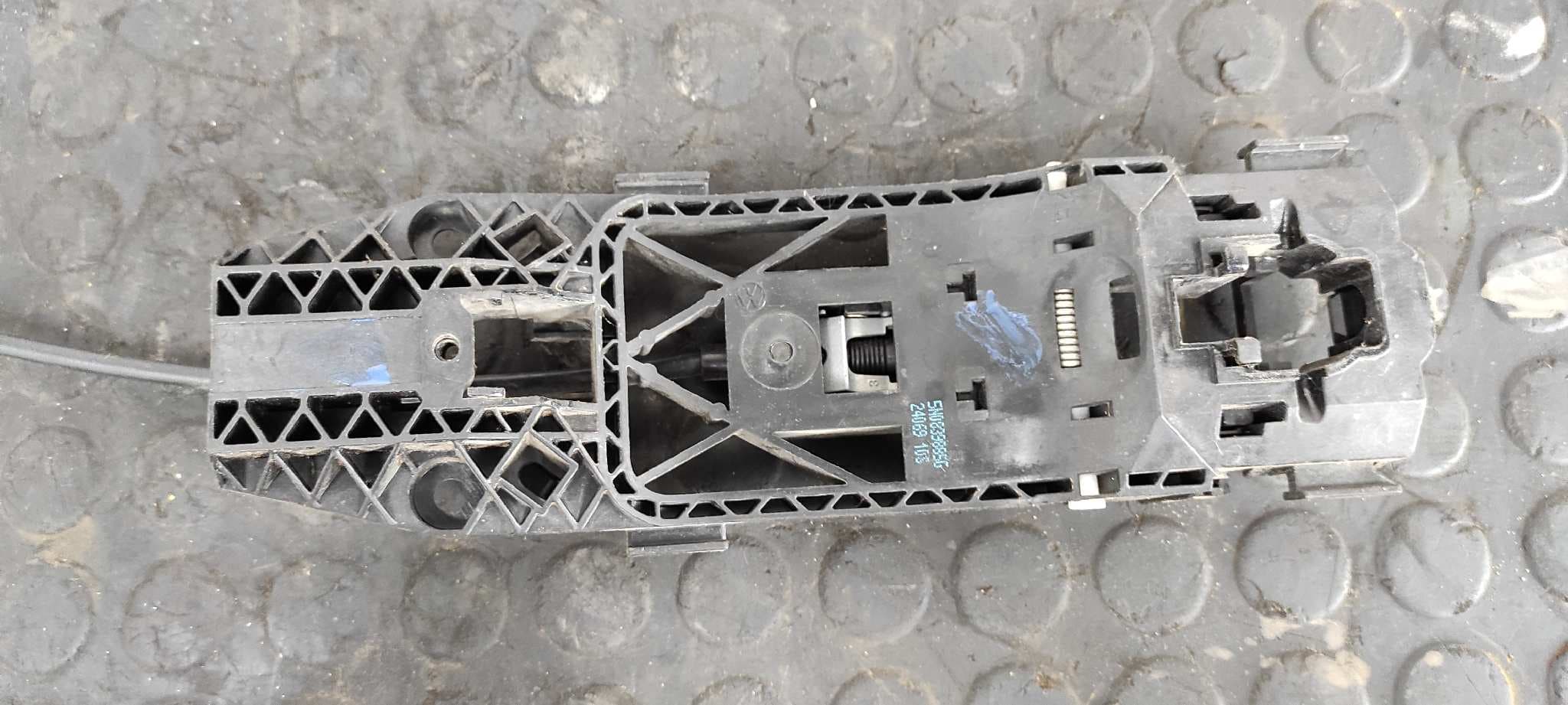Recambio de CERRADURA PUERTA TRASERA DERECHA para VOLKSWAGEN GOLF VI (5K1) CAVD referencia OEM IAM 46B5K4839016B   - NEGRO 6