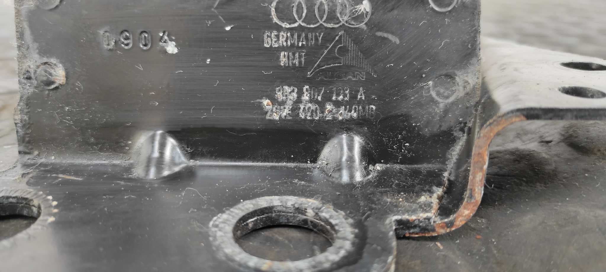 Recambio de REFUERZO PARAGOLPES DELANTERO para AUDI A3 (8P) 2.0 TDI Ambiente BKD referencia OEM IAM 8P3807133A   - NEGRO 4