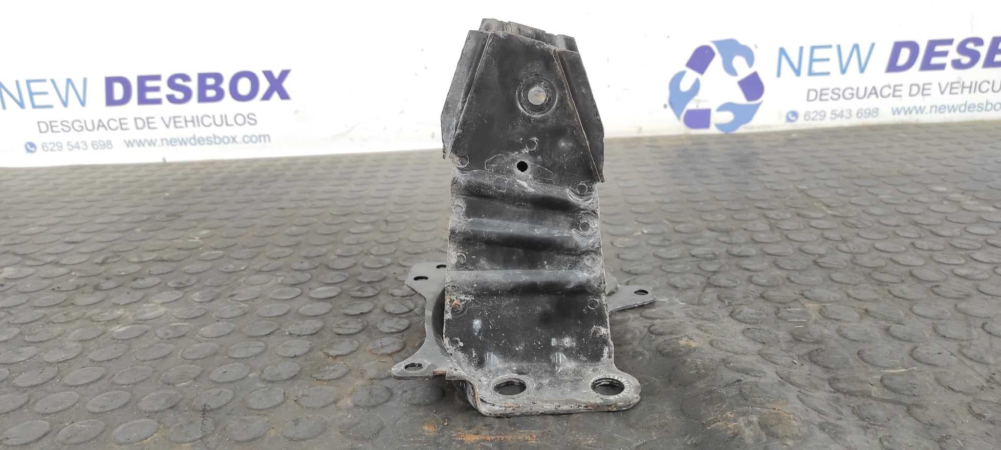 Recambio de REFUERZO PARAGOLPES DELANTERO para AUDI A3 (8P) 2.0 TDI Ambiente BKD referencia OEM IAM 8P3807133A   - NEGRO 3