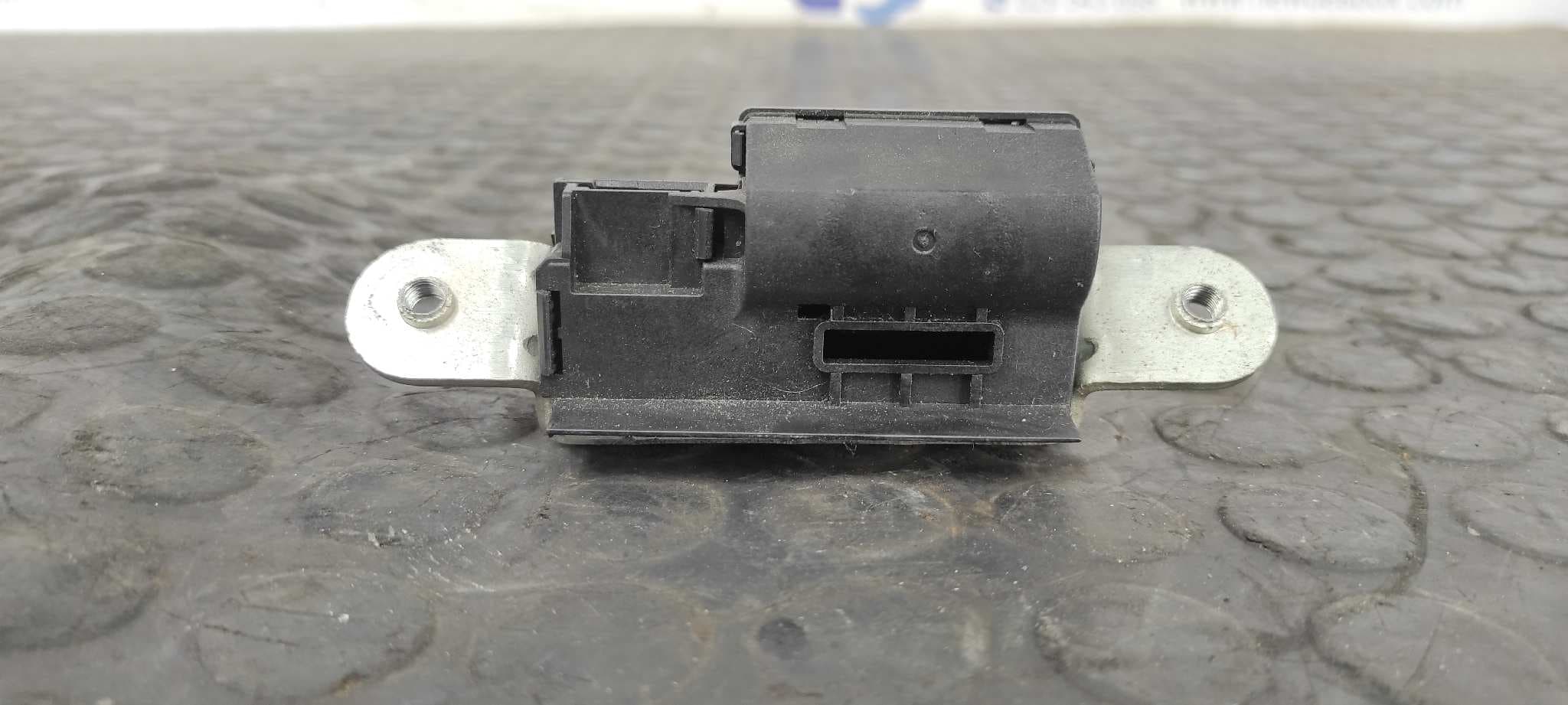 Recambio de CERRADURA MALETERO / PORTON para FIAT BRAVO (198) 1.6 16V Multijet Easy (77kW) 198A3000 referencia OEM IAM 55701971   - ROJO 5