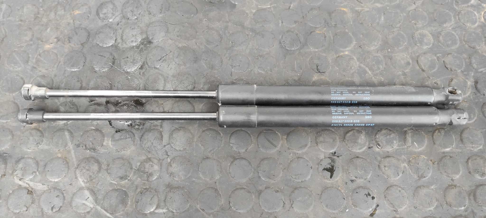 Recambio de AMORTIGUADORES MALETERO / PORTON para VOLKSWAGEN GOLF VI (5K1) Sport CAVD referencia OEM IAM 5K6827550B   - NEGRO