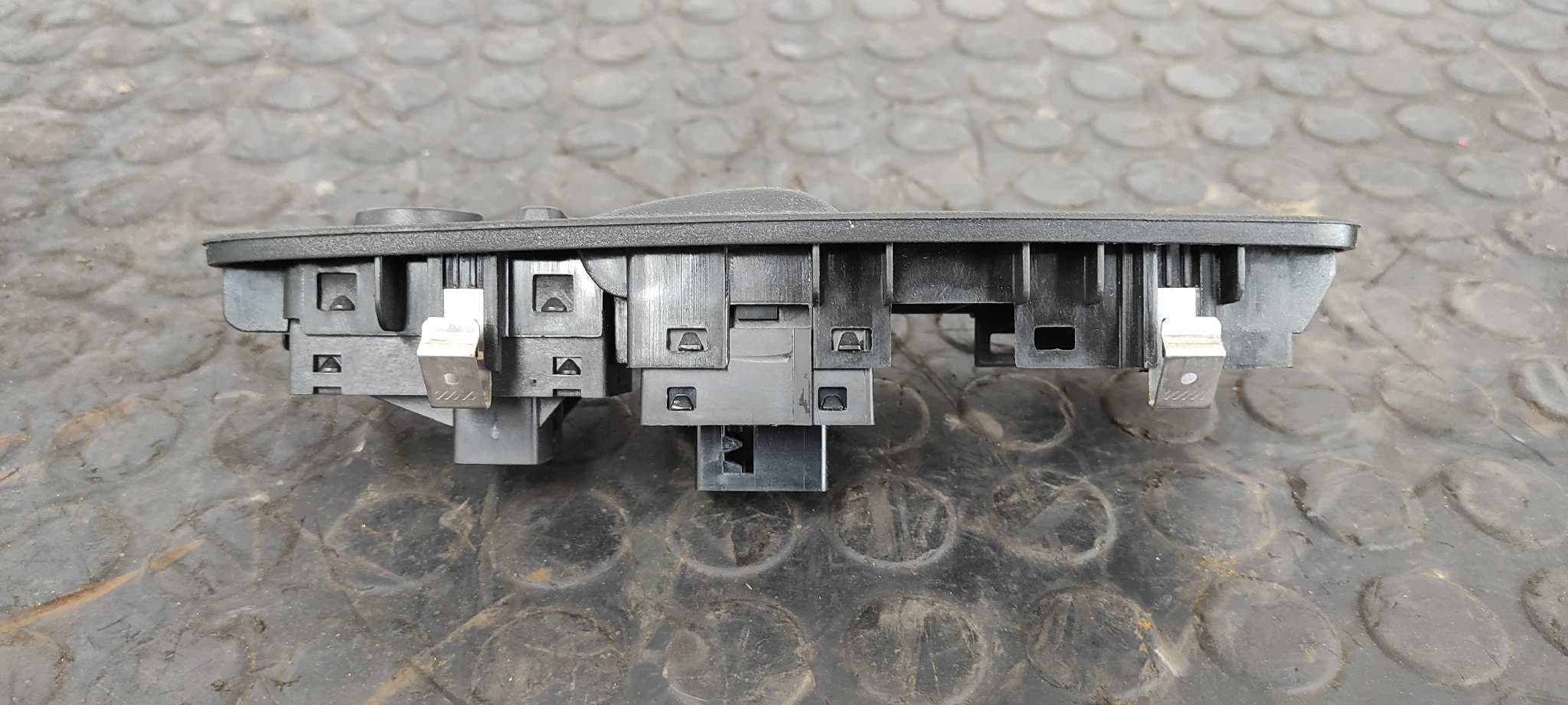 Recambio de MANDO ELEVALUNAS DELANTERO IZQUIERDO para FIAT BRAVO (198) 198A3000 referencia OEM IAM    - ROJO 8