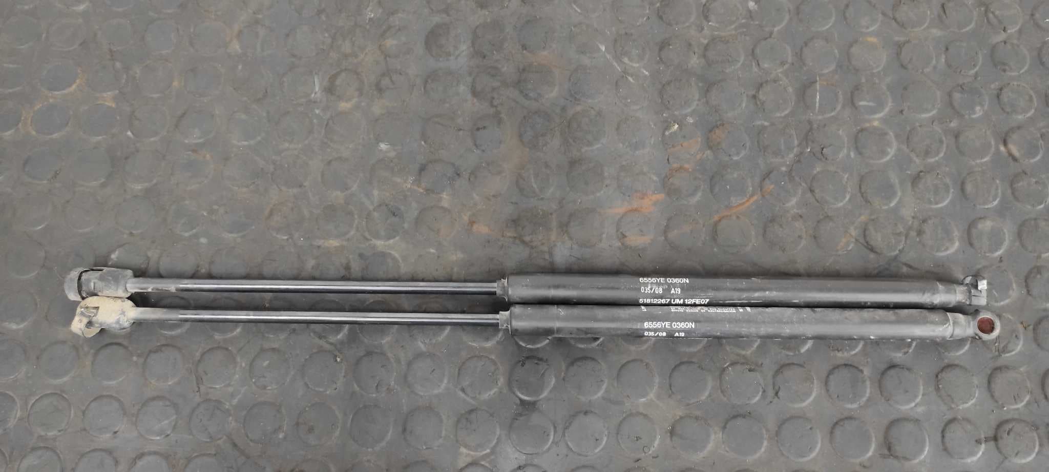 Recambio de AMORTIGUADORES MALETERO / PORTON para FIAT BRAVO (198) 1.6 16V Multijet Easy (77kW) 198A3000 referencia OEM IAM 51812267   - ROJO