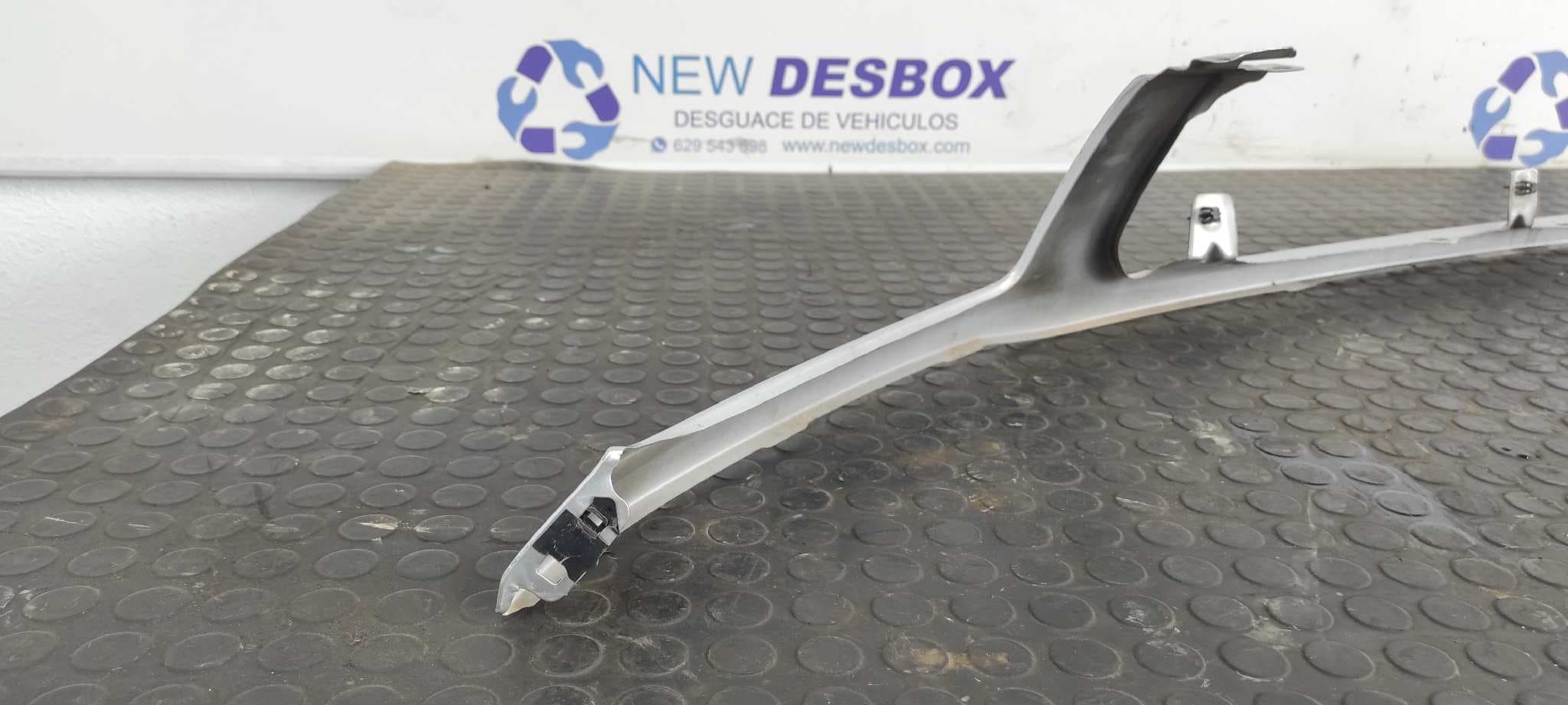 Recambio de MOLDURA para TOYOTA RAV 4 (A2) 1ZZ-FE referencia OEM IAM    - BLANCO 6
