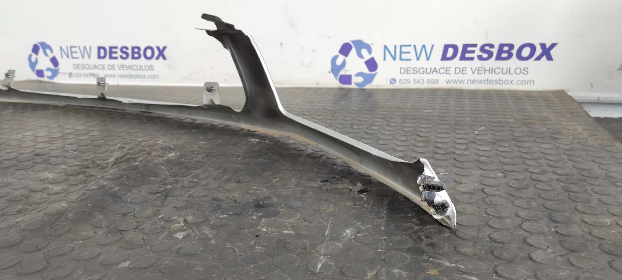 Recambio de MOLDURA para TOYOTA RAV 4 (A2) 1ZZ-FE referencia OEM IAM    - BLANCO 3