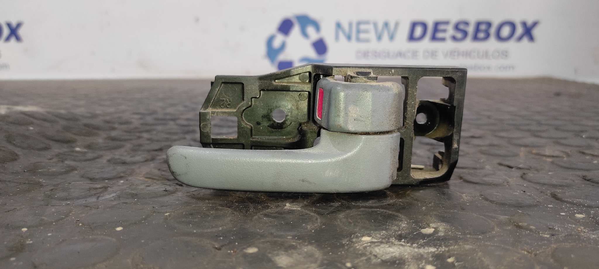 Recambio de MANETA INTERIOR TRASERA DERECHA para TOYOTA RAV 4 (A2) 1.8 Luna (2003->) 1ZZ-FE referencia OEM IAM R2   - BLANCO
