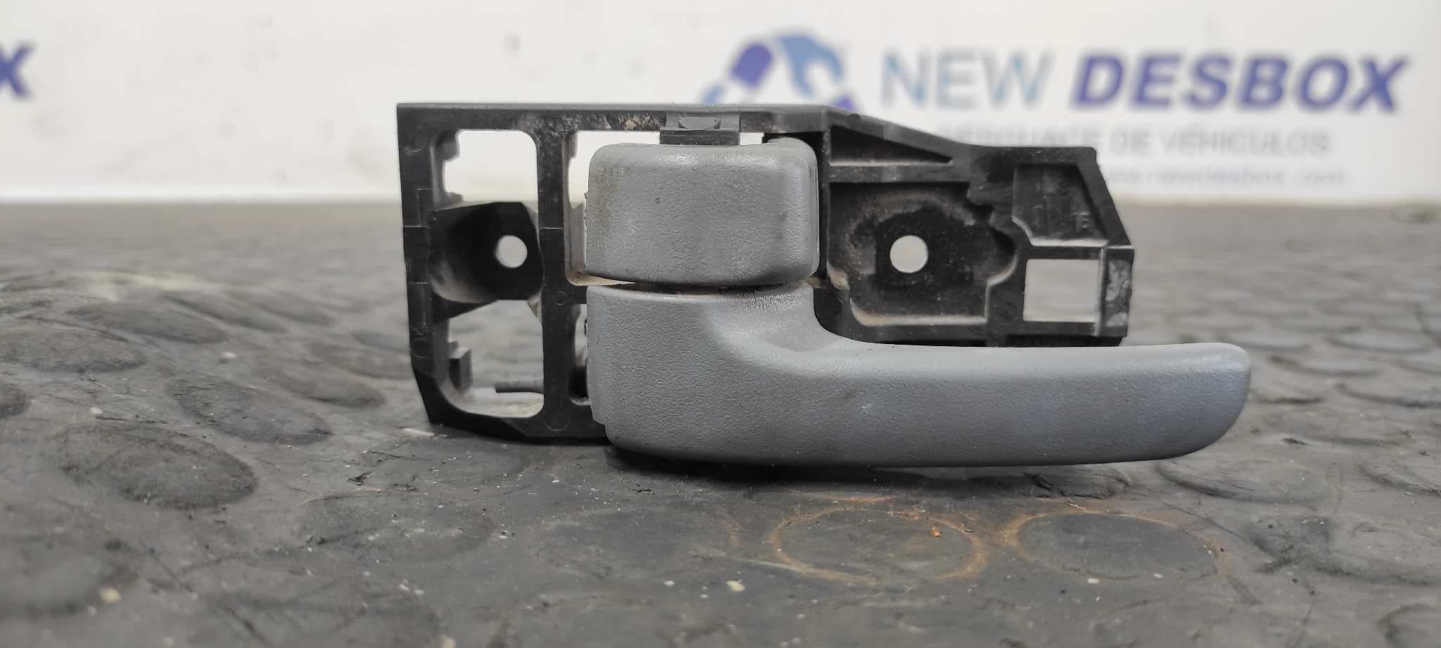 Recambio de MANETA INTERIOR TRASERA IZQUIERDA para TOYOTA RAV 4 (A2) 1.8 Luna (2003->) 1ZZ-FE referencia OEM IAM 6920630150   - BLANCO