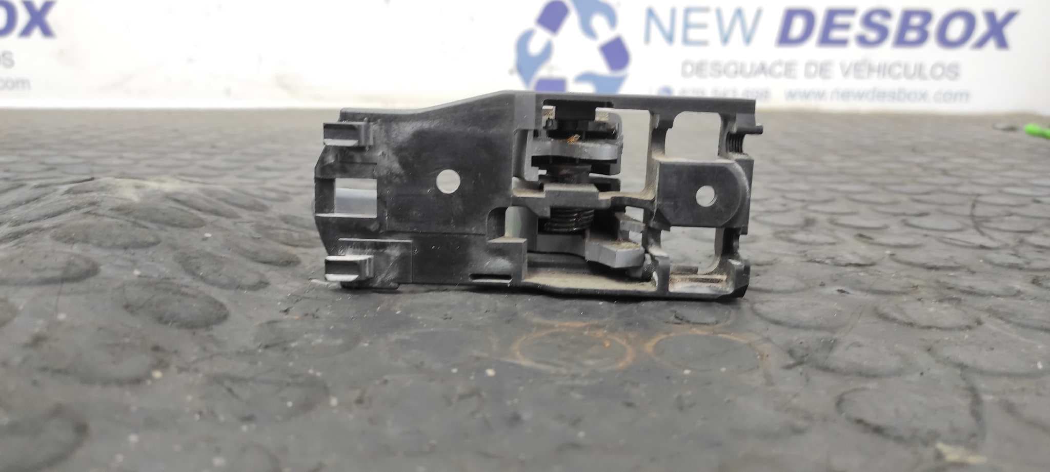 Recambio de MANETA INTERIOR TRASERA IZQUIERDA para TOYOTA RAV 4 (A2) 1.8 Luna (2003->) 1ZZ-FE referencia OEM IAM 6920630150   - BLANCO 3