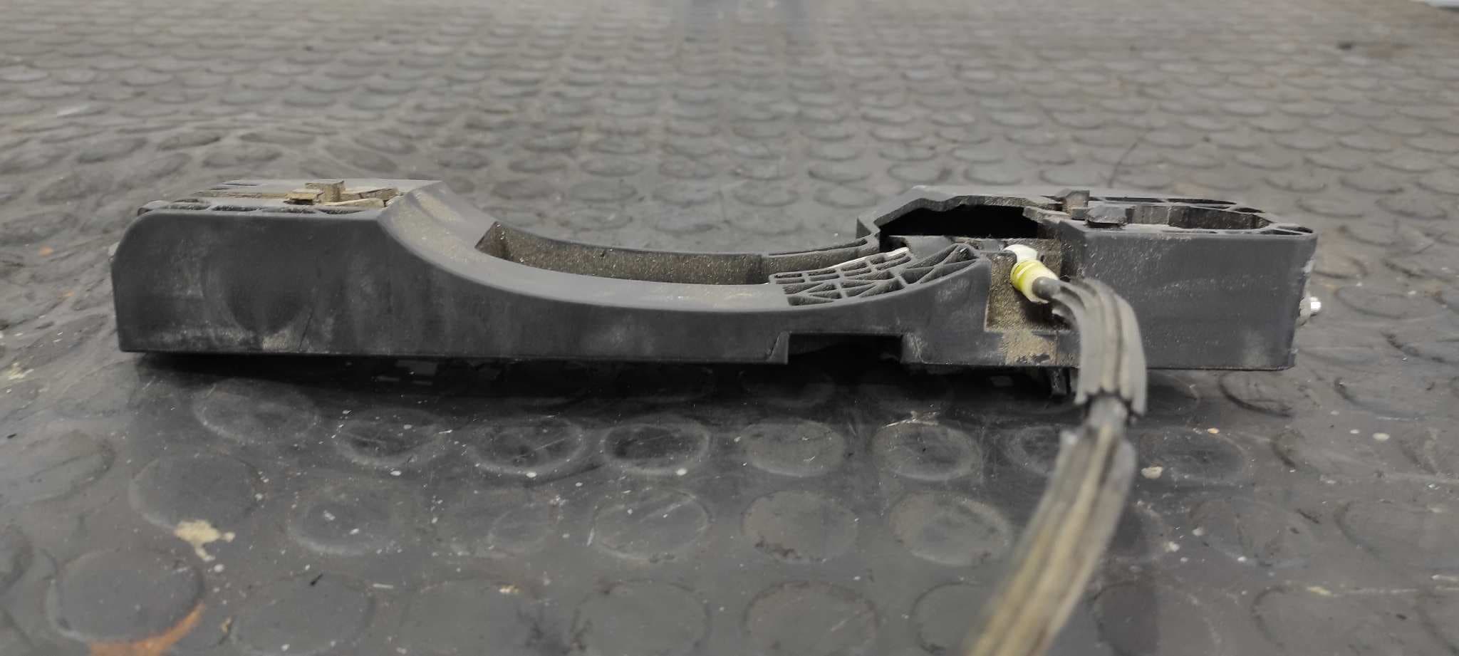 Recambio de MANETA DELANTERA DERECHA para FIAT BRAVO (198) 1.9 8V JTD CAT 192A8000 referencia OEM IAM 242566   - GRIS 3
