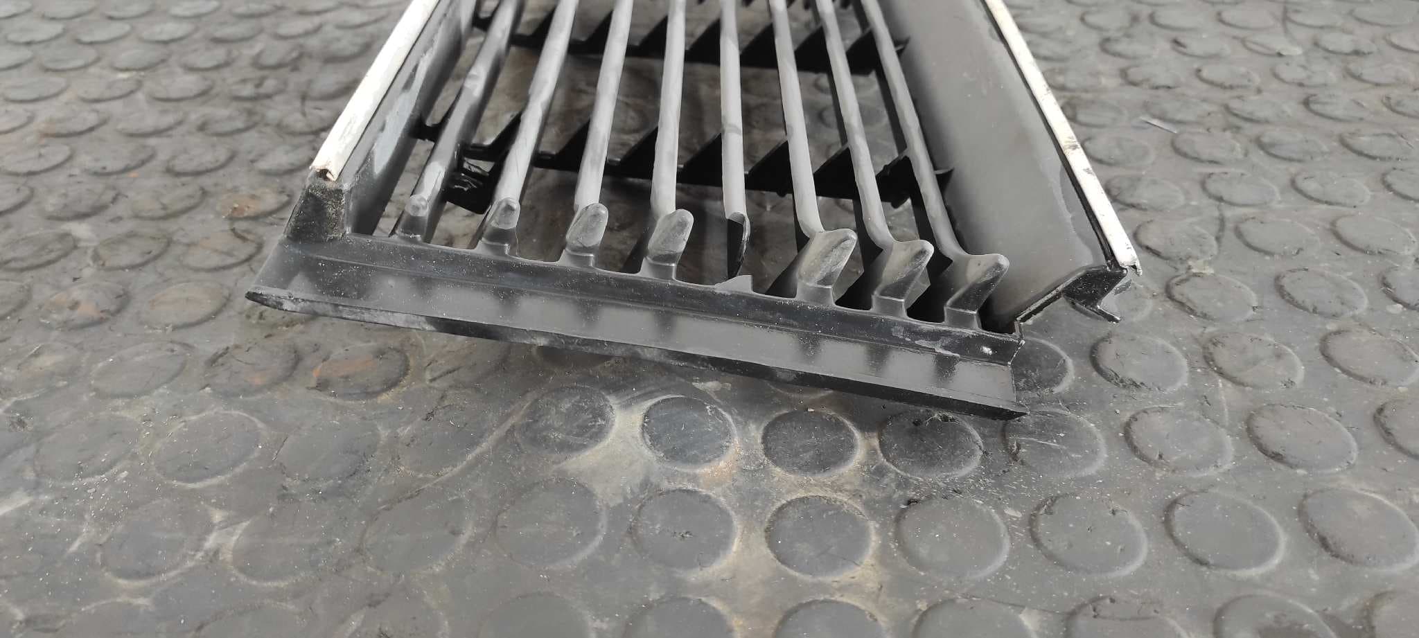 Recambio de REJILLA DELANTERA para BMW SERIE 5 (E12) 2.8 M30B28 referencia OEM IAM    - NARANJA 7