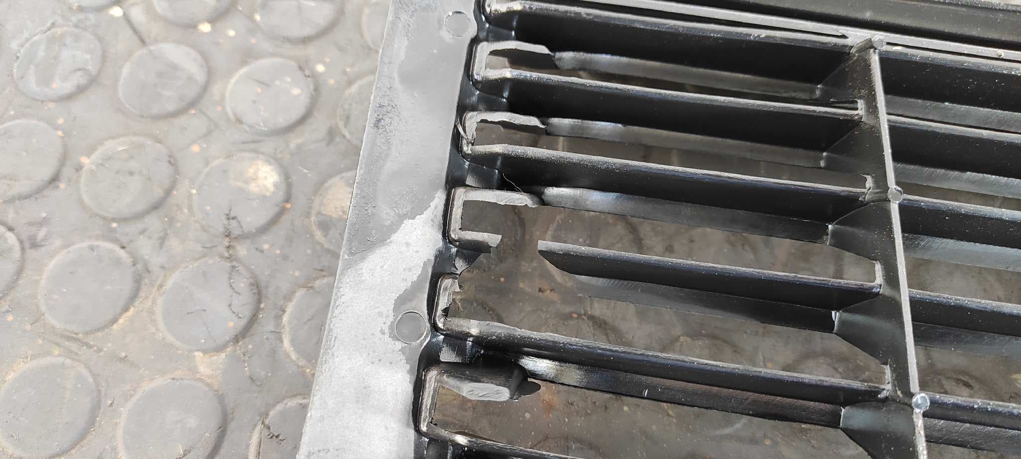 Recambio de REJILLA DELANTERA para BMW SERIE 5 (E12) 2.8 M30B28 referencia OEM IAM    - NARANJA 3