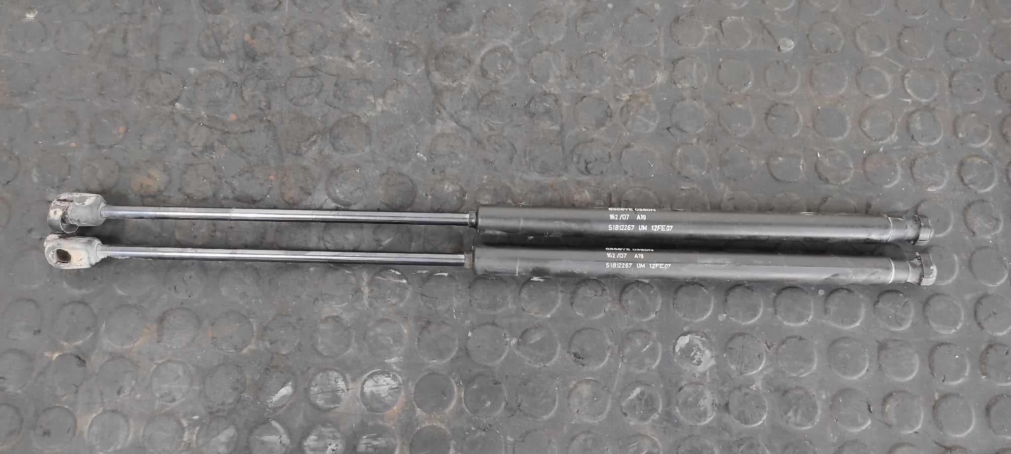 Recambio de AMORTIGUADORES MALETERO / PORTON para FIAT BRAVO (198) 1.9 8V JTD CAT 192A8000 referencia OEM IAM 51812267   - GRIS