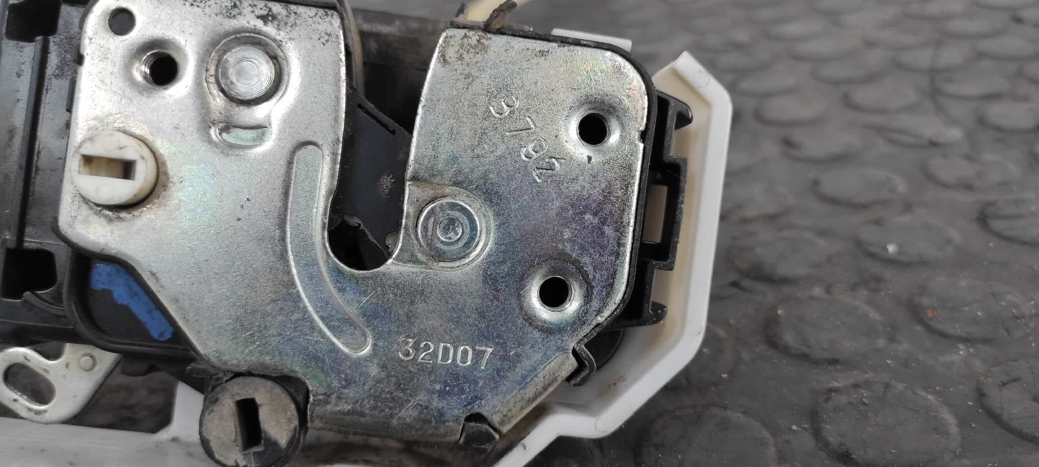 Recambio de CERRADURA PUERTA TRASERA DERECHA para FIAT BRAVO (198) 1.9 8V JTD CAT 192A8000 referencia OEM IAM B792   - GRIS 5
