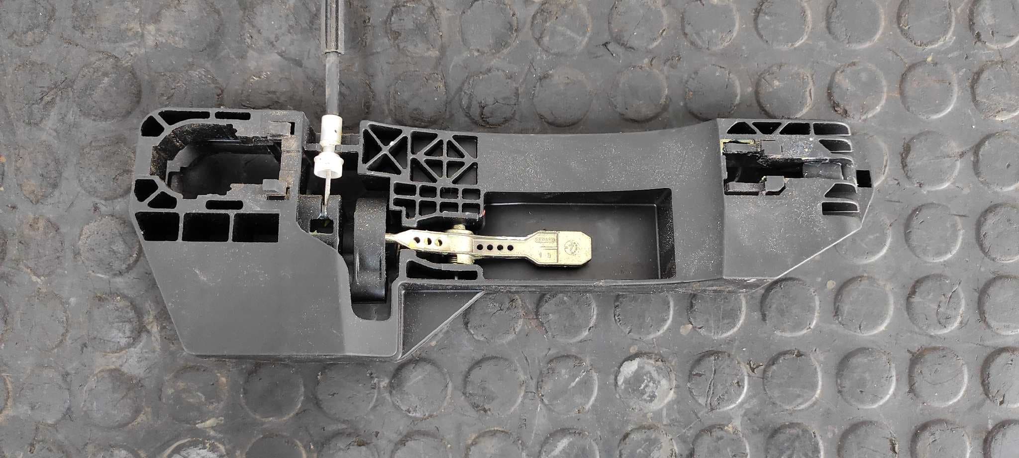 Recambio de MANETA TRASERA DERECHA para FIAT BRAVO (198) 1.9 8V JTD CAT 192A8000 referencia OEM IAM A488   - GRIS