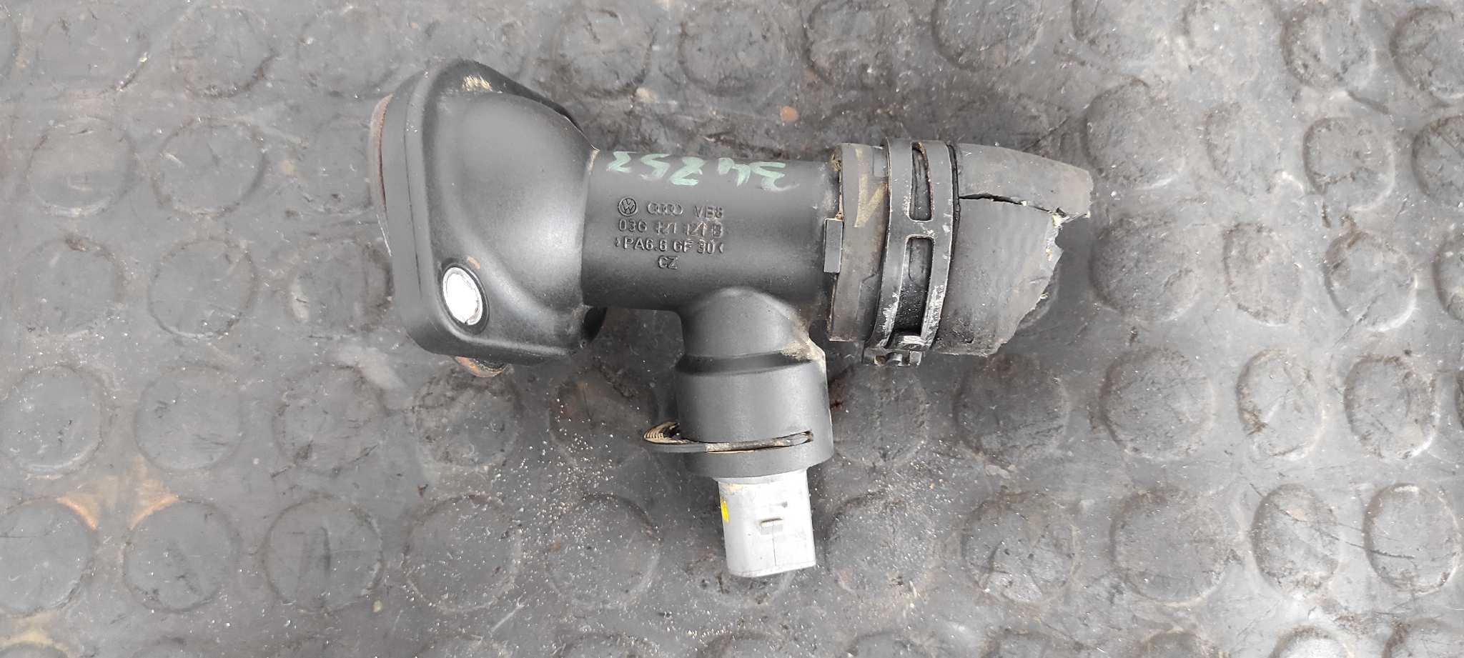 Recambio de TERMOSTATO para AUDI A3 (8P) 2.0 TDI Ambiente BKD referencia OEM IAM 03G121121B   - NEGRO