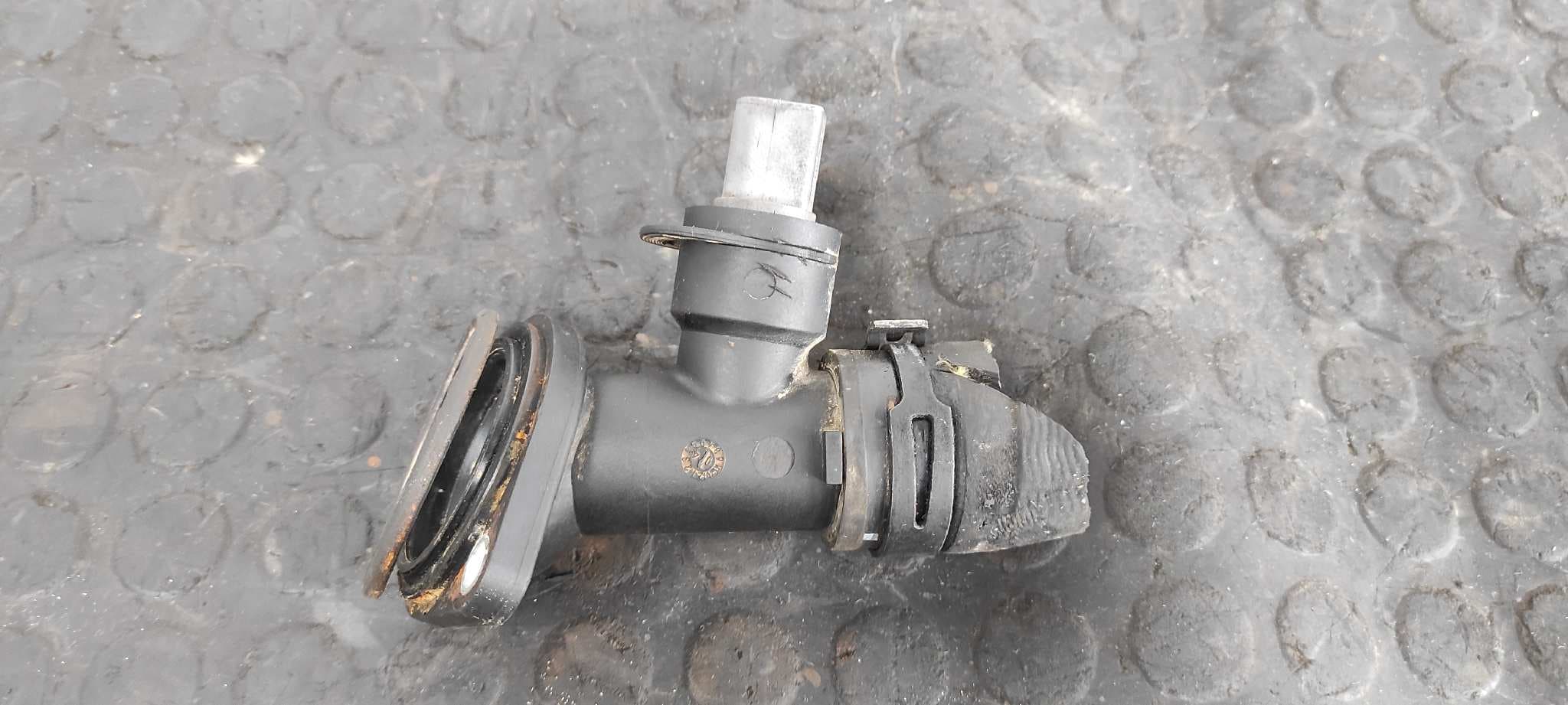 Recambio de TERMOSTATO para AUDI A3 (8P) 2.0 TDI Ambiente BKD referencia OEM IAM 03G121121B   - NEGRO 5