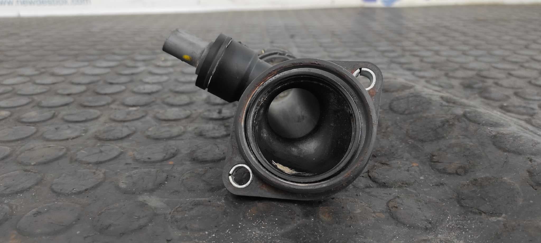 Recambio de TERMOSTATO para AUDI A3 (8P) 2.0 TDI Ambiente BKD referencia OEM IAM 03G121121B   - NEGRO 4