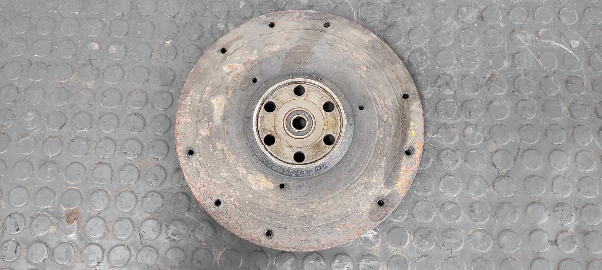 Recambio de VOLANTE MOTOR para PORSCHE 924 2.0 M3101 referencia OEM IAM 931102205 4