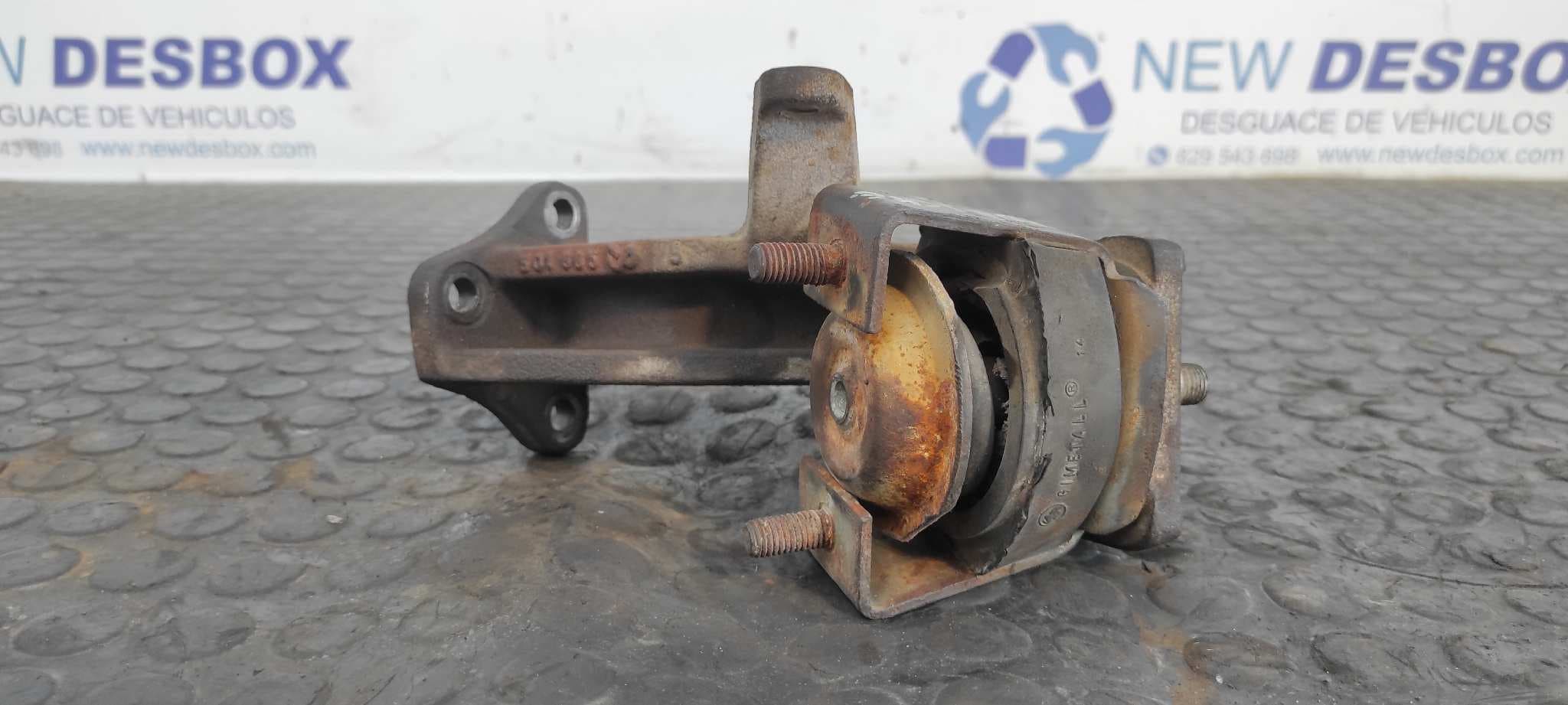 Recambio de SOPORTE MOTOR para PORSCHE 924 2.0 M3101 referencia OEM IAM 93137512400 4