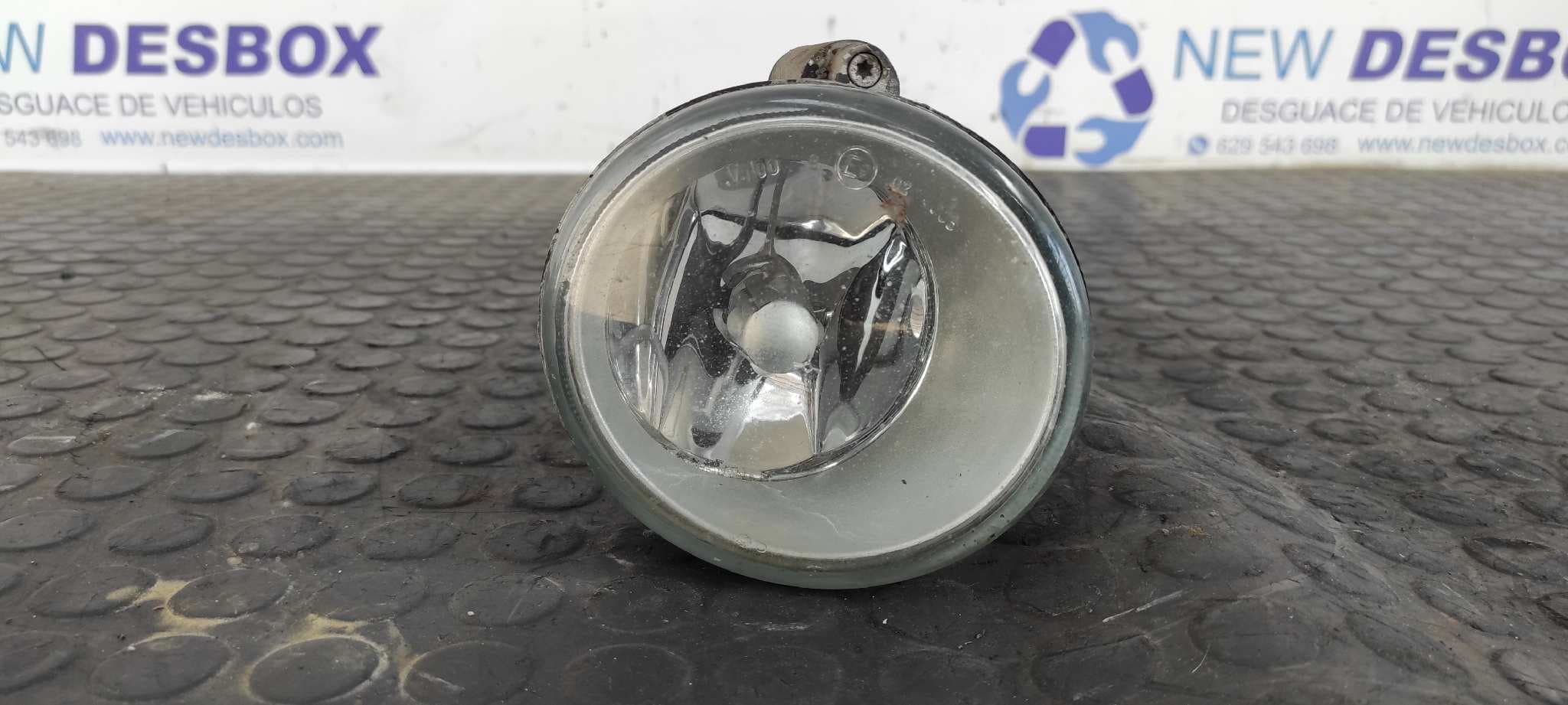Recambio de FARO ANTINIEBLA DERECHO para RENAULT SCENIC (JA..) 1.9 DCI Authentique F9Q K7 referencia OEM IAM 7701045717   - ROJO