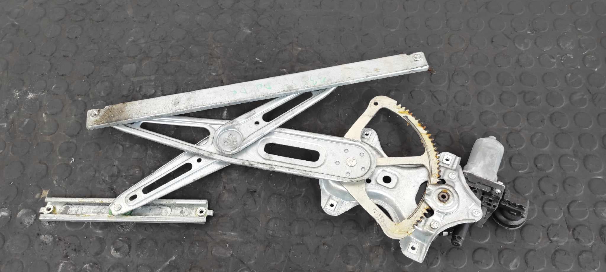 Recambio de ELEVALUNAS DELANTERO DERECHO para TOYOTA YARIS (KSP9/SCP9/NLP9) Básico 1KRFE referencia OEM IAM 857100D100   - ROJO 4