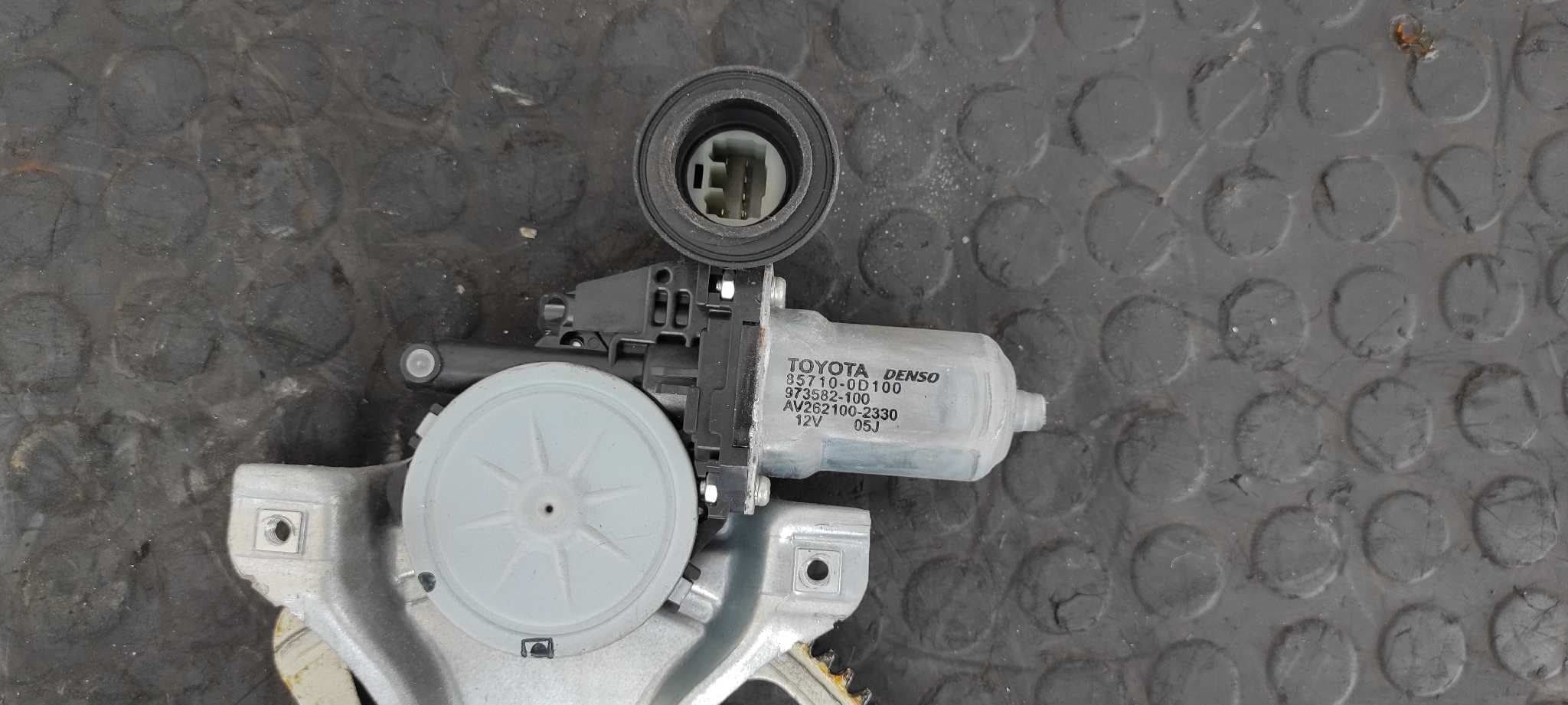 Recambio de ELEVALUNAS DELANTERO DERECHO para TOYOTA YARIS (KSP9/SCP9/NLP9) Básico 1KRFE referencia OEM IAM 857100D100   - ROJO 3