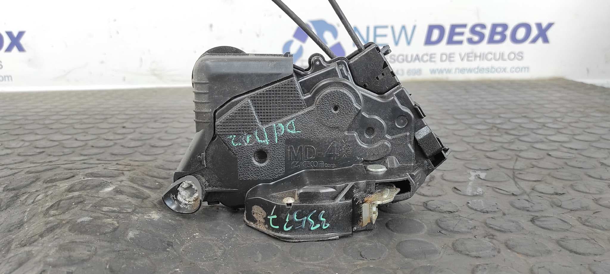 Recambio de CERRADURA PUERTA DELANTERA DERECHA para TOYOTA YARIS (KSP9/SCP9/NLP9) Básico 1KRFE referencia OEM IAM MD4   - ROJO