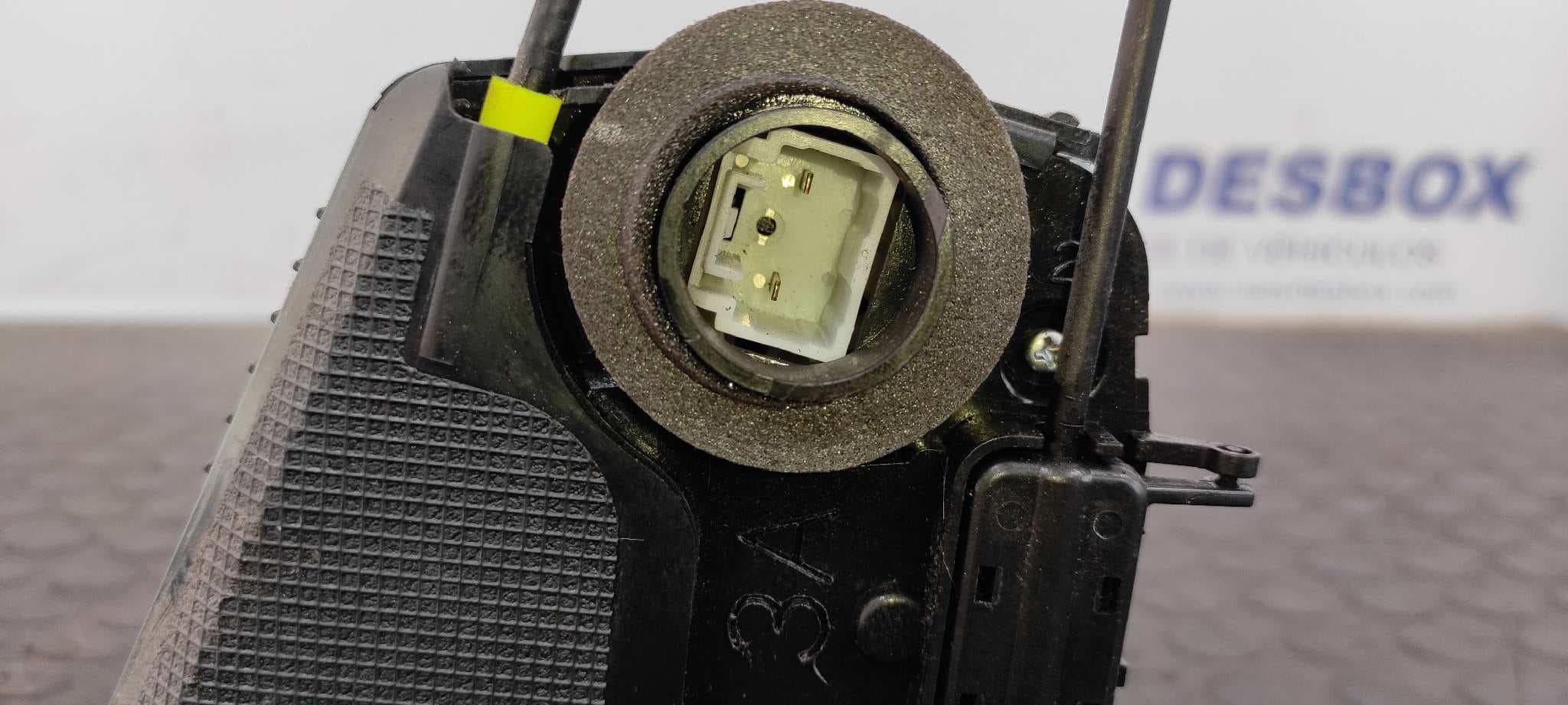 Recambio de CERRADURA PUERTA TRASERA IZQUIERDA para TOYOTA YARIS (KSP9/SCP9/NLP9) Básico 1KRFE referencia OEM IAM MD4   - ROJO 4
