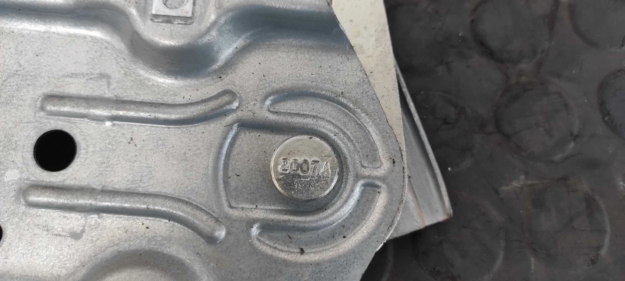 Recambio de ELEVALUNAS TRASERO IZQUIERDO para TOYOTA YARIS (KSP9/SCP9/NLP9) Básico 1KRFE referencia OEM IAM 2007A   - ROJO 2