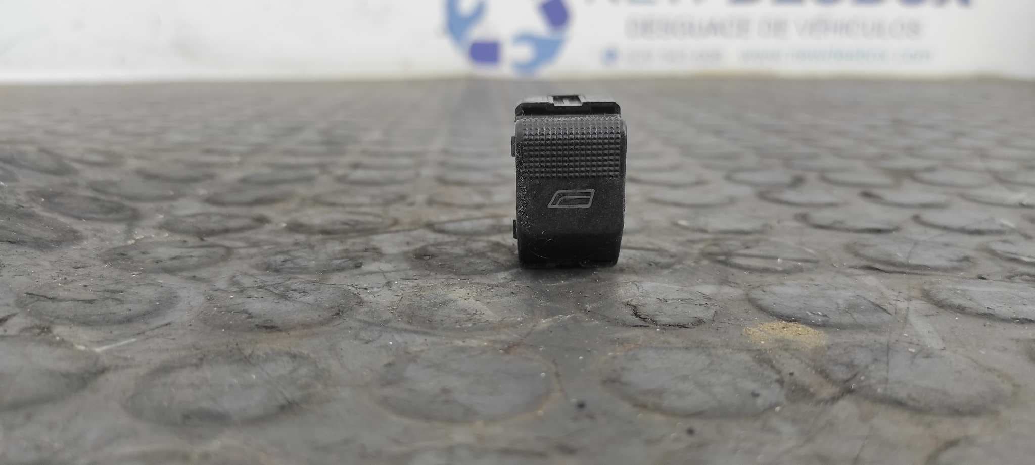 Recambio de MANDO ELEVALUNAS DELANTERO DERECHO para SEAT IBIZA (6K1) Signo AUA referencia OEM IAM 6H0959855A   - BLANCO